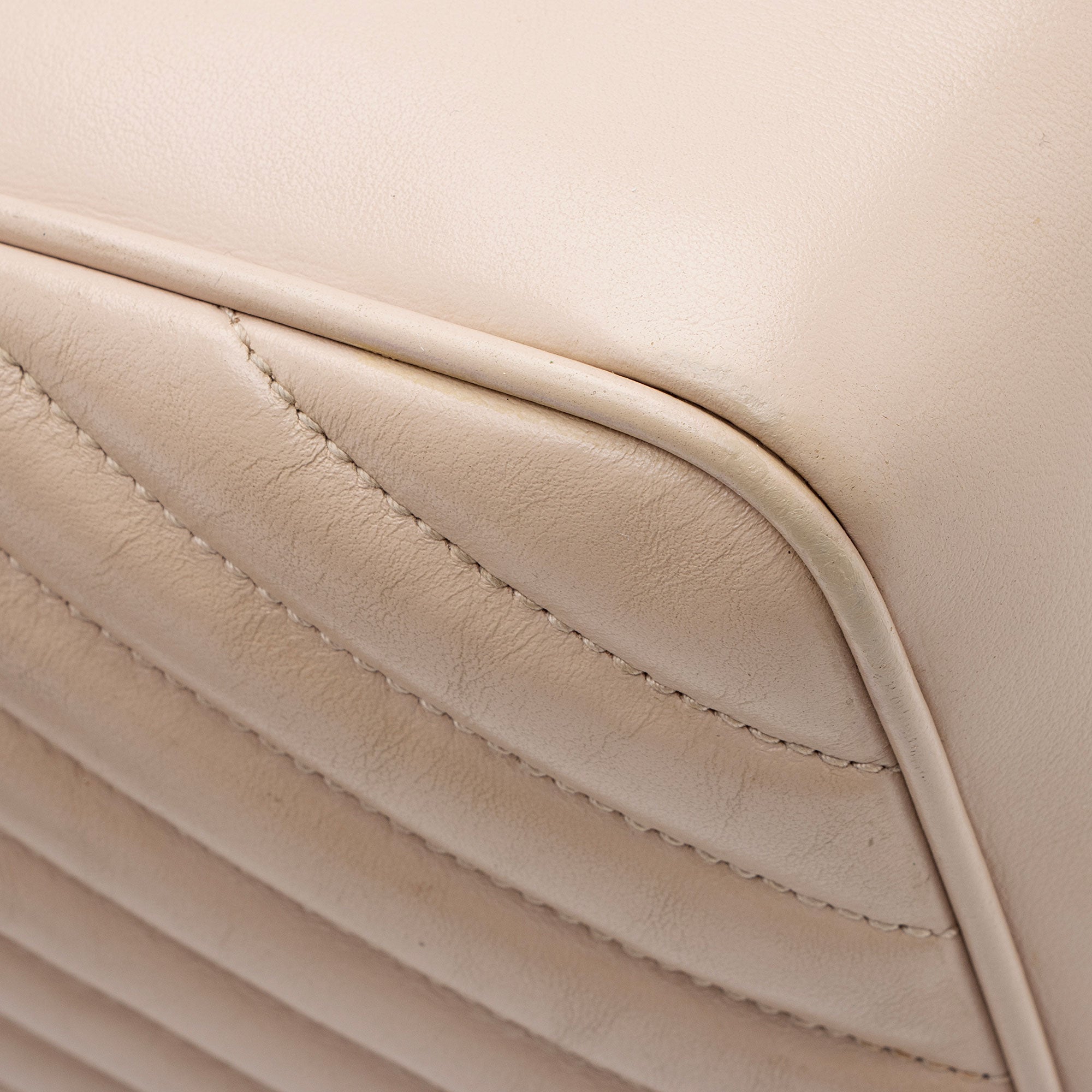 Saint Laurent Matelasse Calfskin Monogram Lou Camera Bag (SHF-enJ9ut)