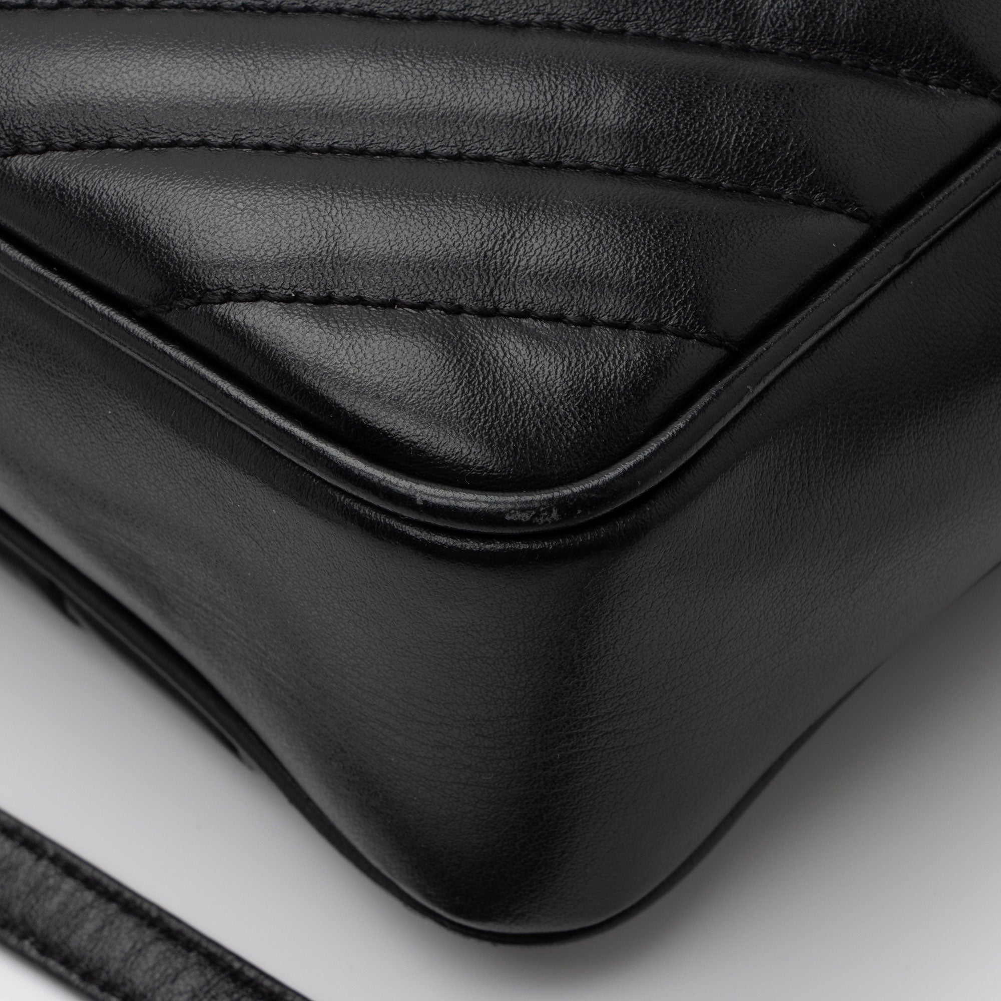 Saint Laurent Matelasse Calfskin Monogram Lou Camera Bag (SHF-maESsA)