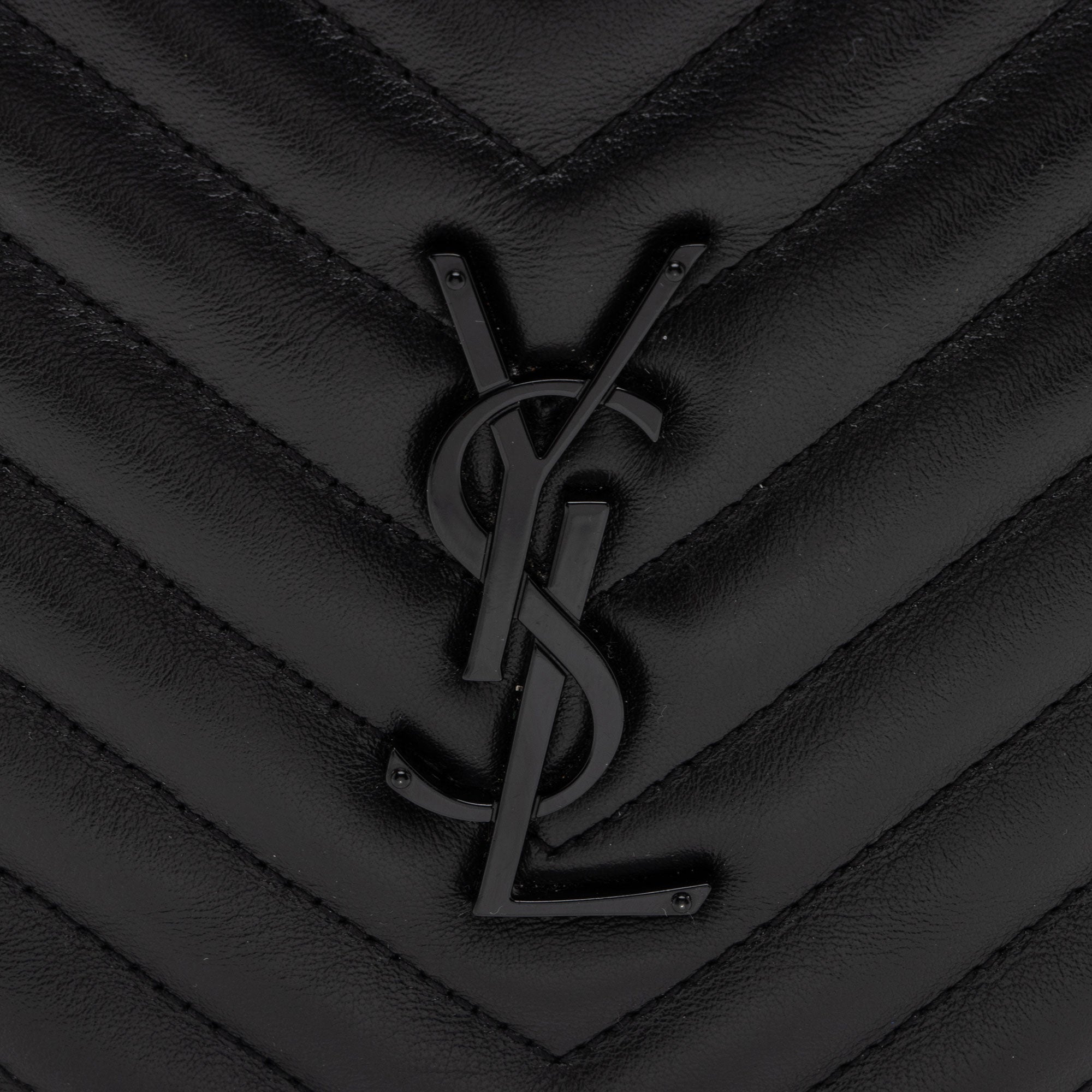 Saint Laurent Matelasse Calfskin Monogram Vinyle Round Camera Bag (SHF-TICycU)