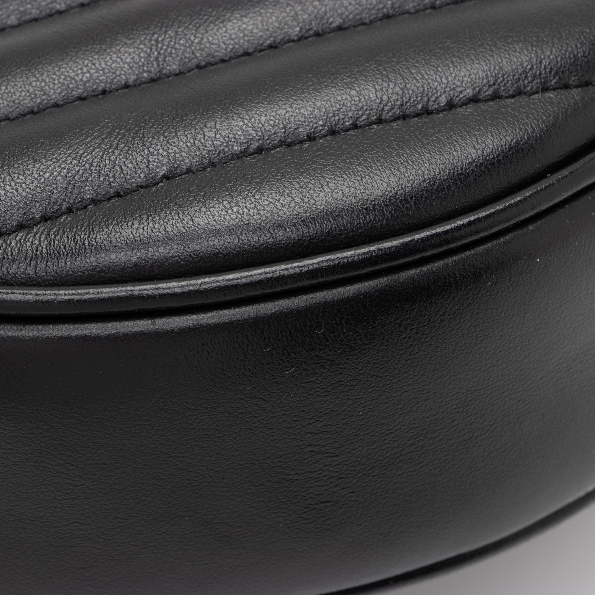 Saint Laurent Matelasse Calfskin Monogram Vinyle Round Camera Bag (SHF-TICycU)