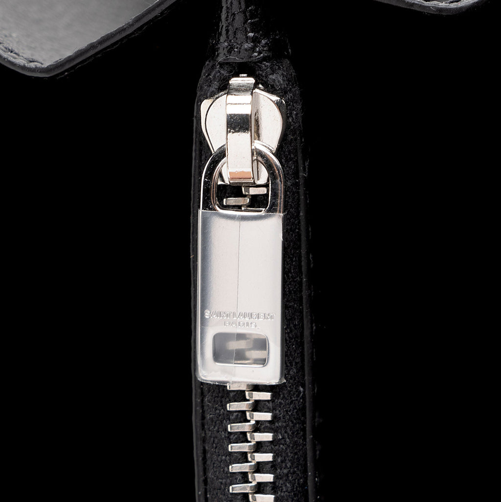 Saint Laurent Matelasse Grain de Poudre Monogram Chain Wallet (SHF-JxENie)