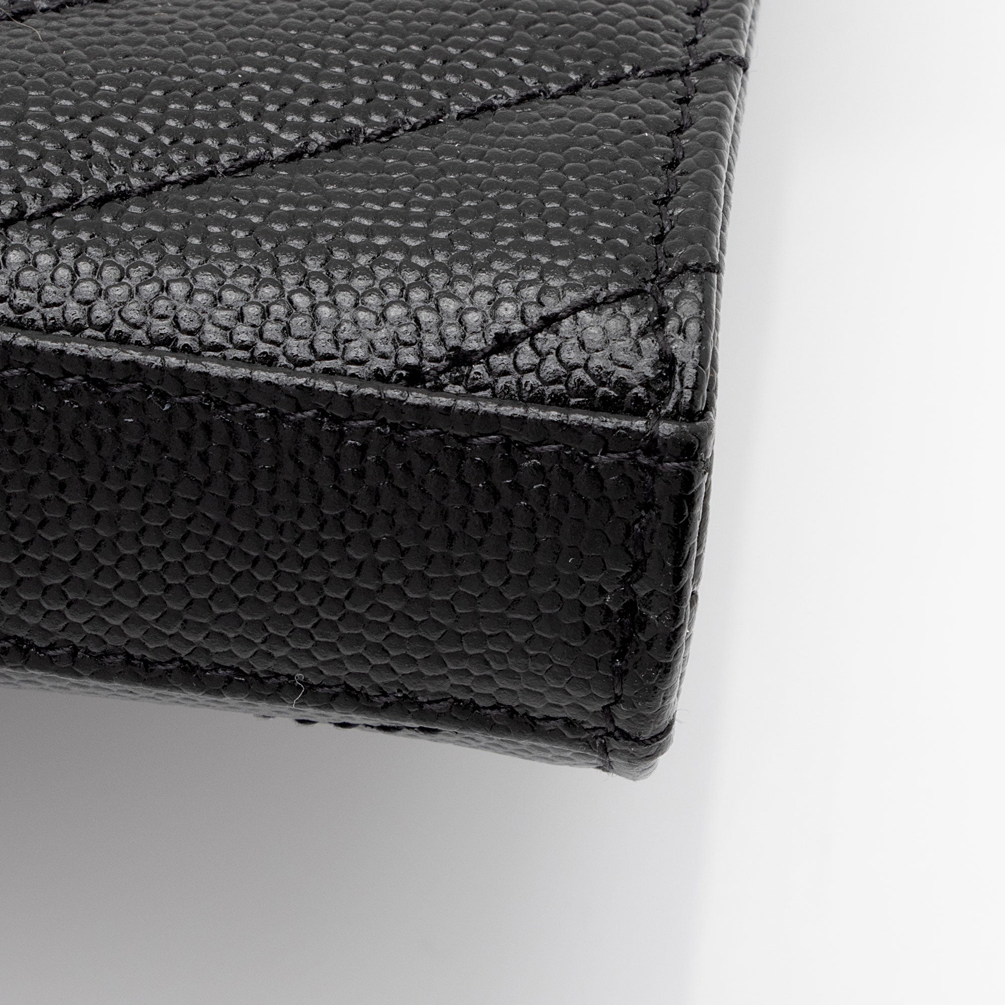 Saint Laurent Matelasse Grain de Poudre Monogram Chain Wallet (SHF-JxENie)