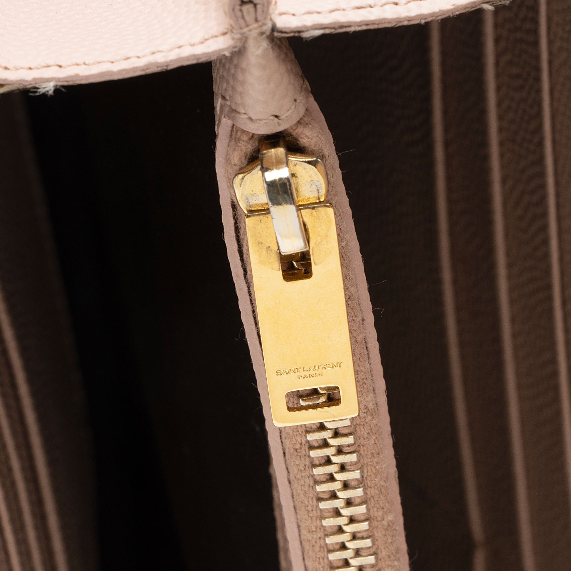 Saint Laurent Matelasse Grain de Poudre Monogram Chain Wallet (SHF-hbOqZ2)