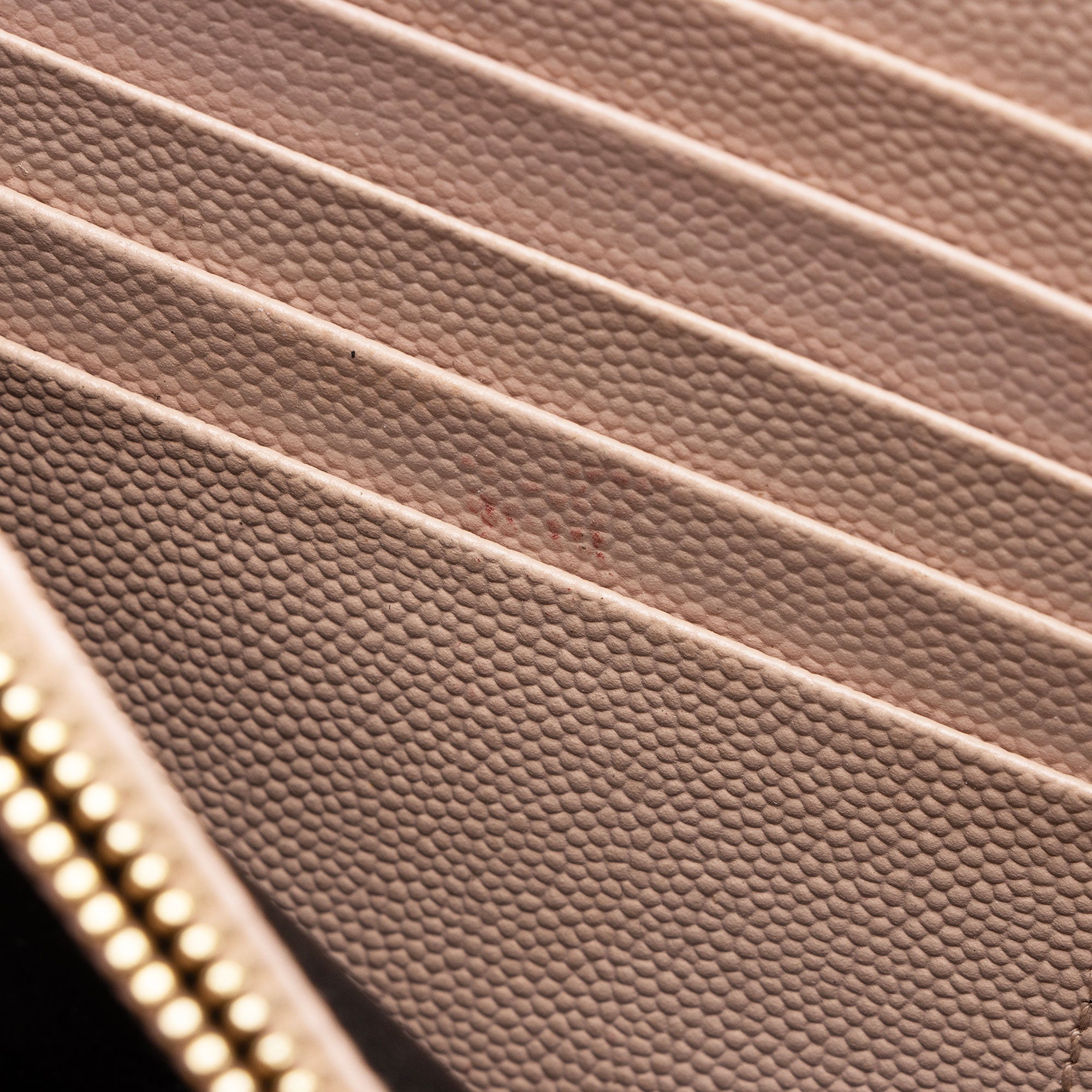 Saint Laurent Matelasse Grain de Poudre Monogram Chain Wallet (SHF-hbOqZ2)