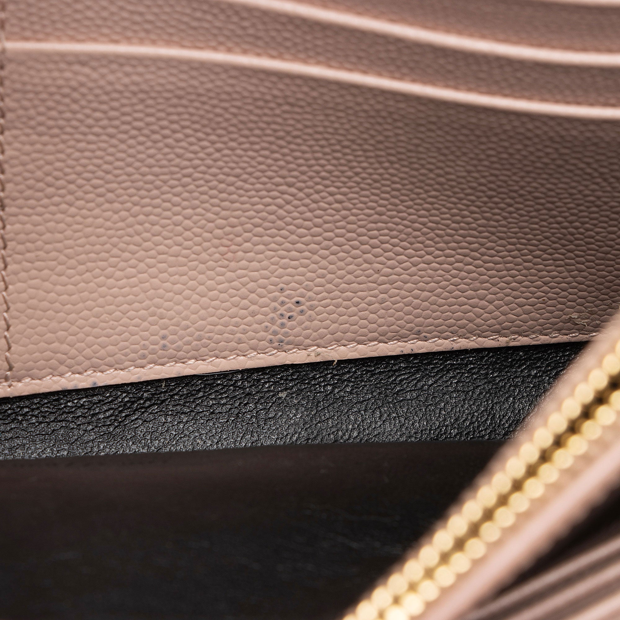 Saint Laurent Matelasse Grain de Poudre Monogram Chain Wallet (SHF-7n2Rsg)