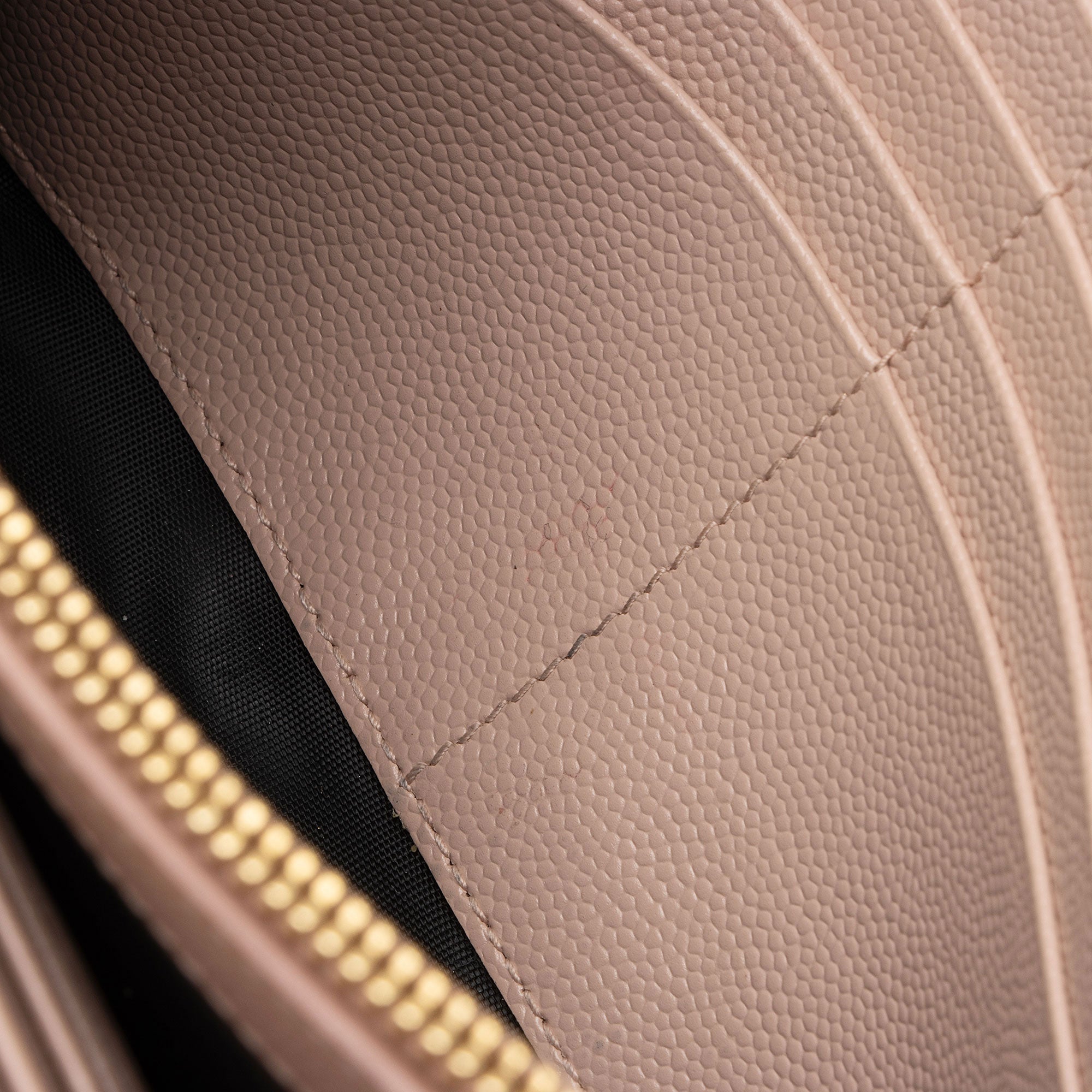Saint Laurent Matelasse Grain de Poudre Monogram Chain Wallet (SHF-7n2Rsg)