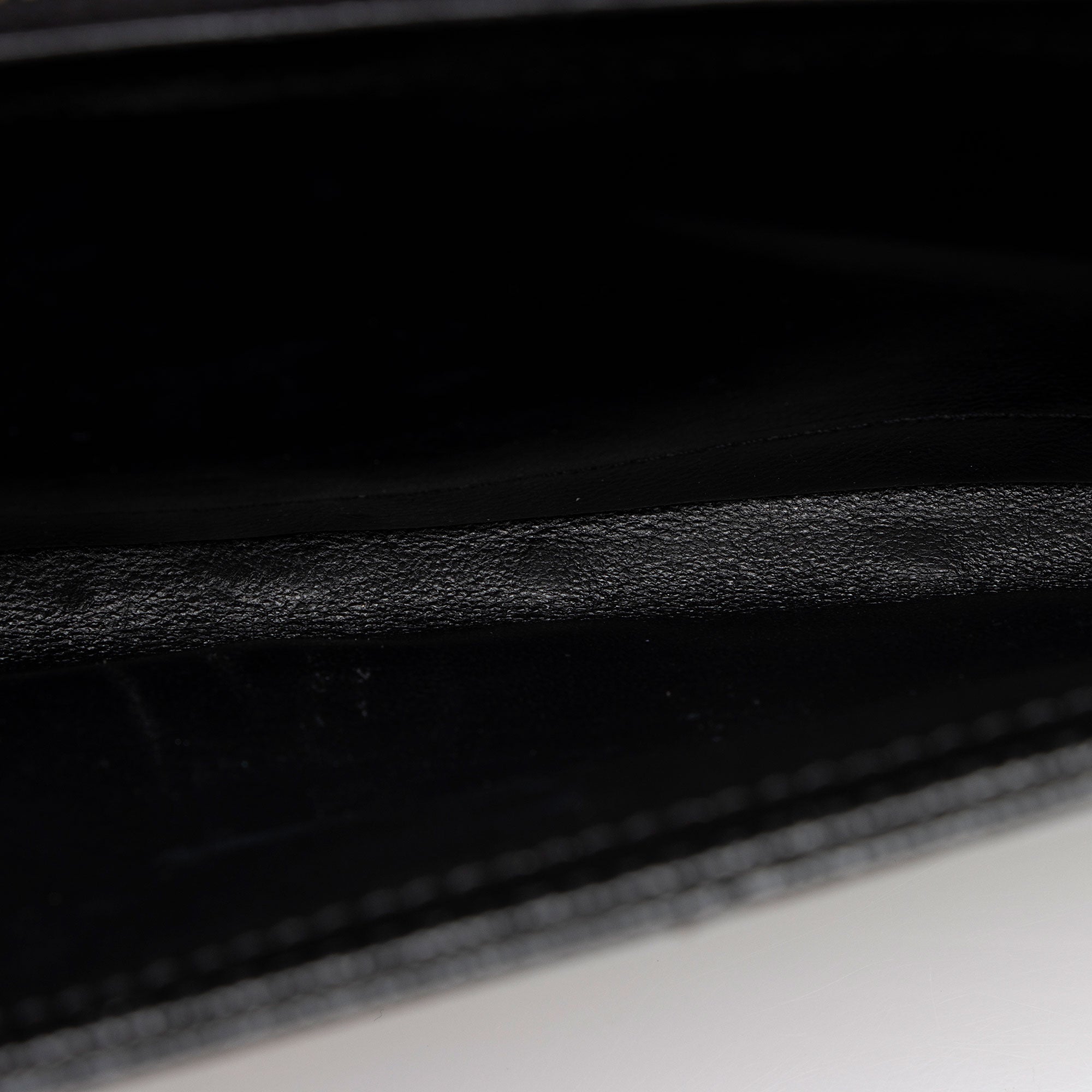 Saint Laurent Matelasse Grain de Poudre Monogram Chain Wallet (SHF-uoMWdL)