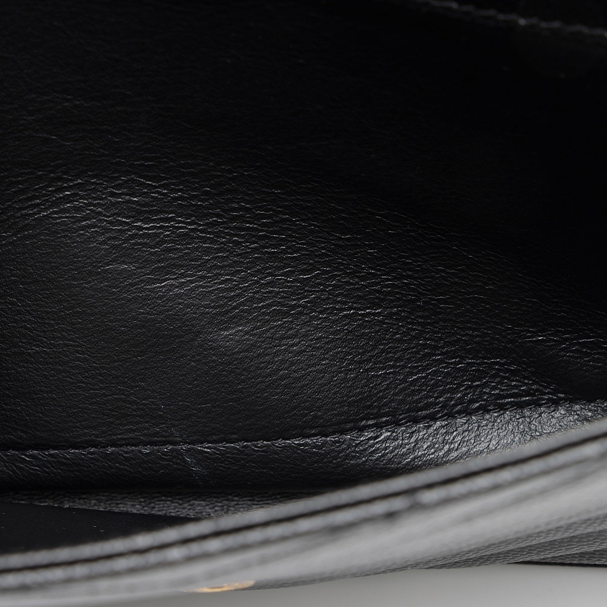 Saint Laurent Matelasse Grain de Poudre Monogram Chain Wallet (SHF-oGbOur)