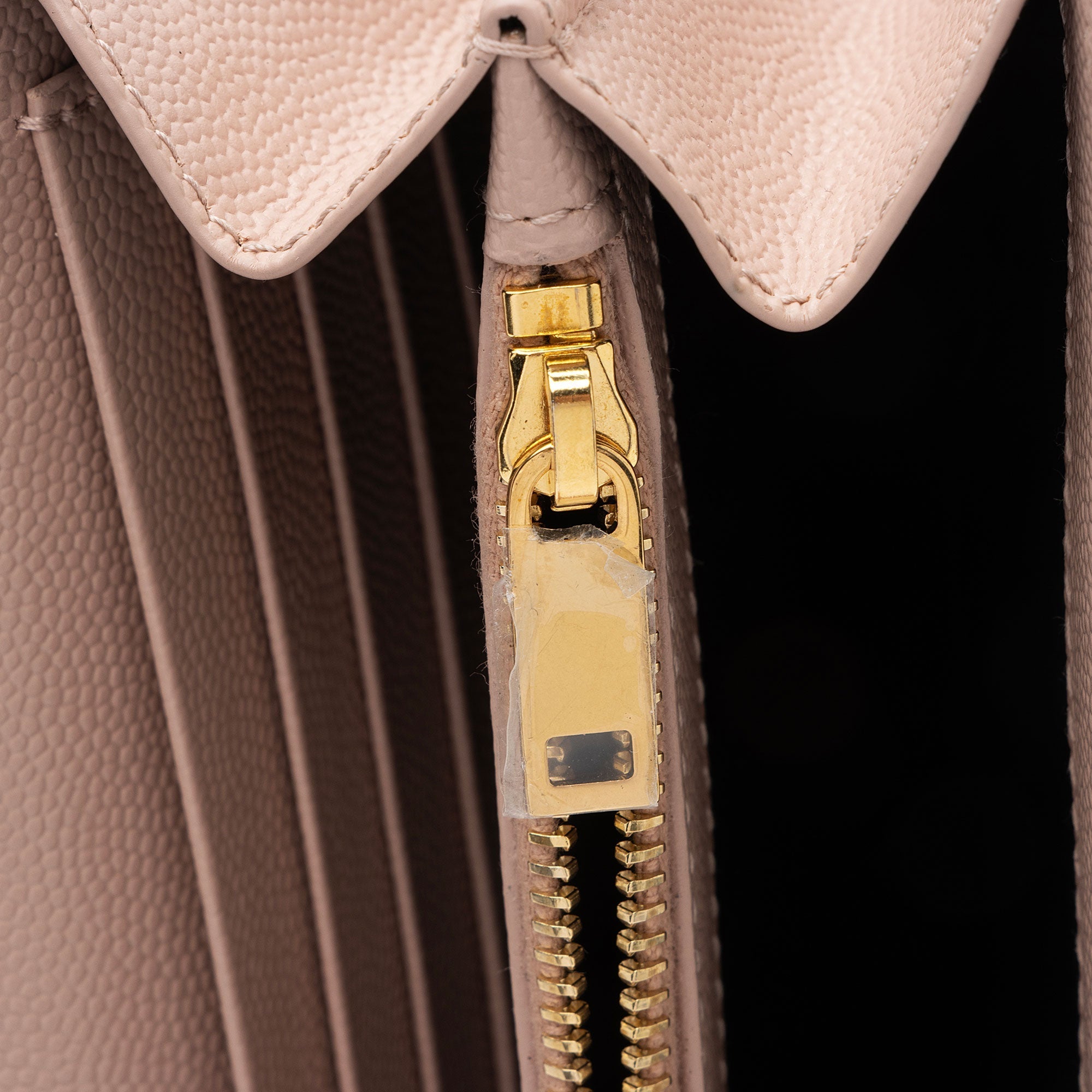 Saint Laurent Matelasse Grain de Poudre Monogram Chain Wallet (SHF-dl9giW)