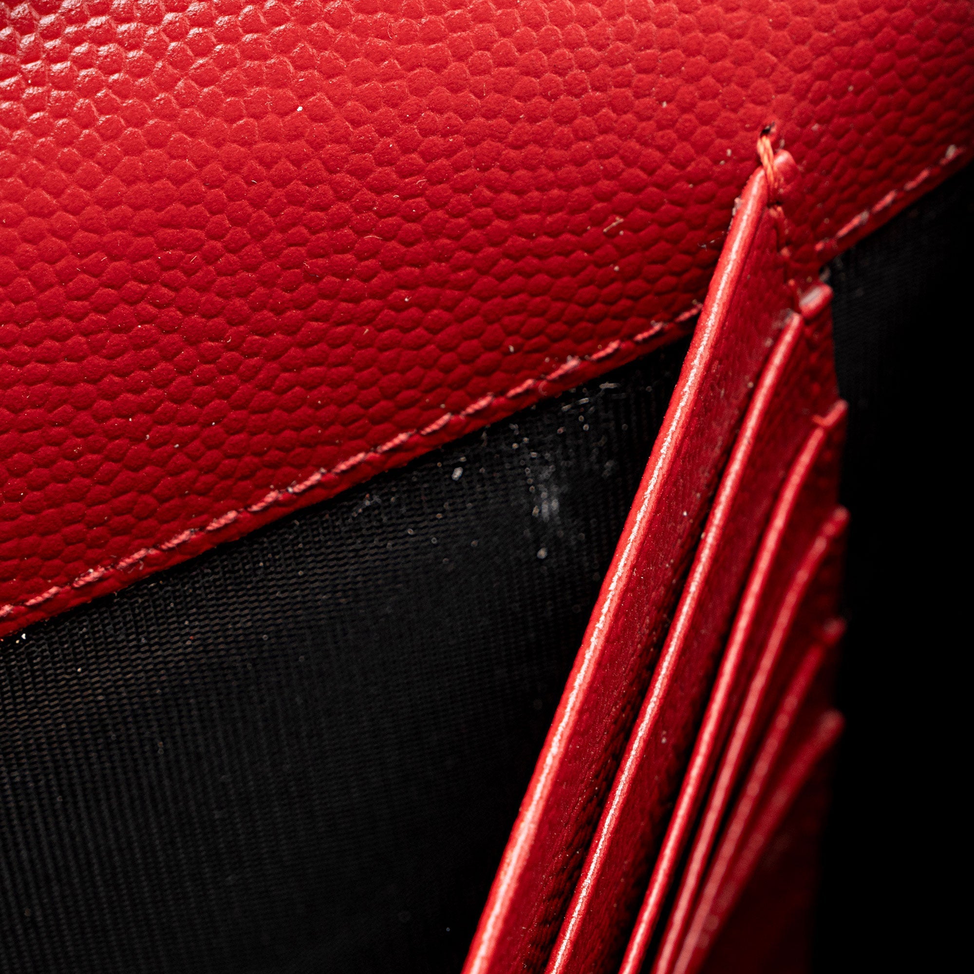 Saint Laurent Matelasse Grain de Poudre Monogram Chain Wallet (SHF-HJdOSr)