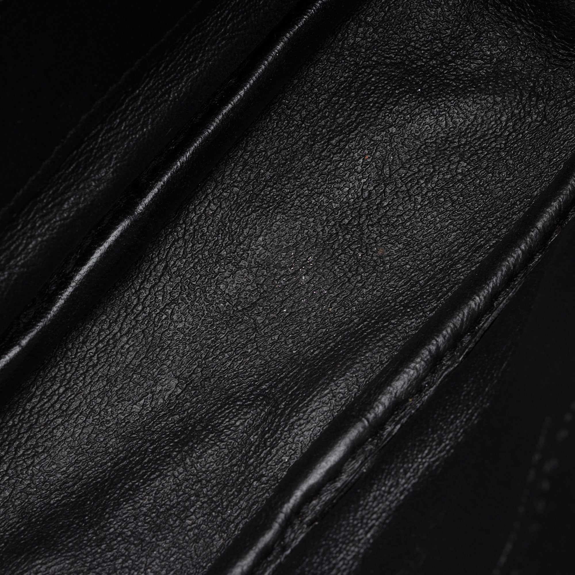 Saint Laurent Matelasse Grain de Poudre Monogram Lou Mini Camera Bag (SHF-T7Shs9)