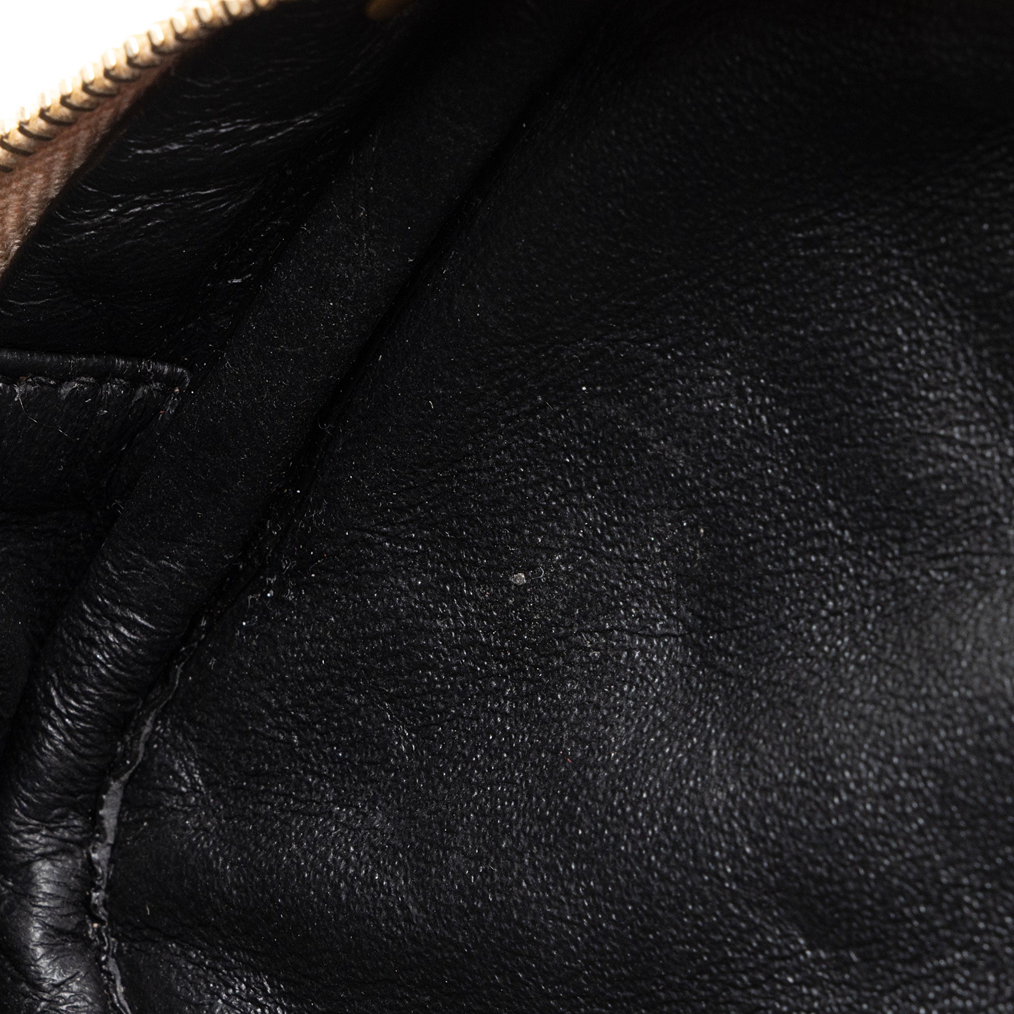 Saint Laurent Matelasse Grain de Poudre Monogram Lou Mini Camera Bag (SHF-T7Shs9)