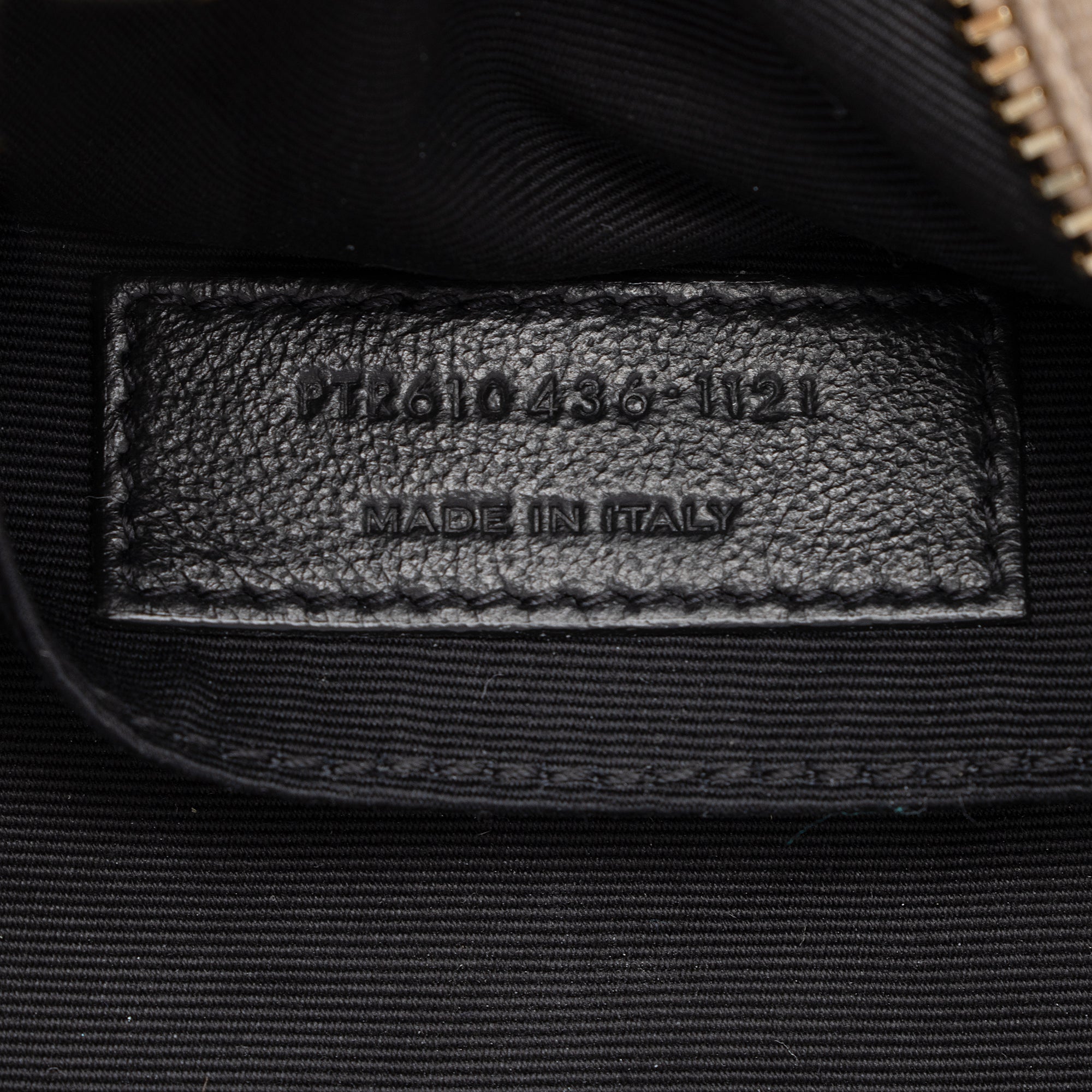 Saint Laurent Matelasse Grain de Poudre Monogram Vinyle Round Camera Bag (SHF-Z2Rbux)