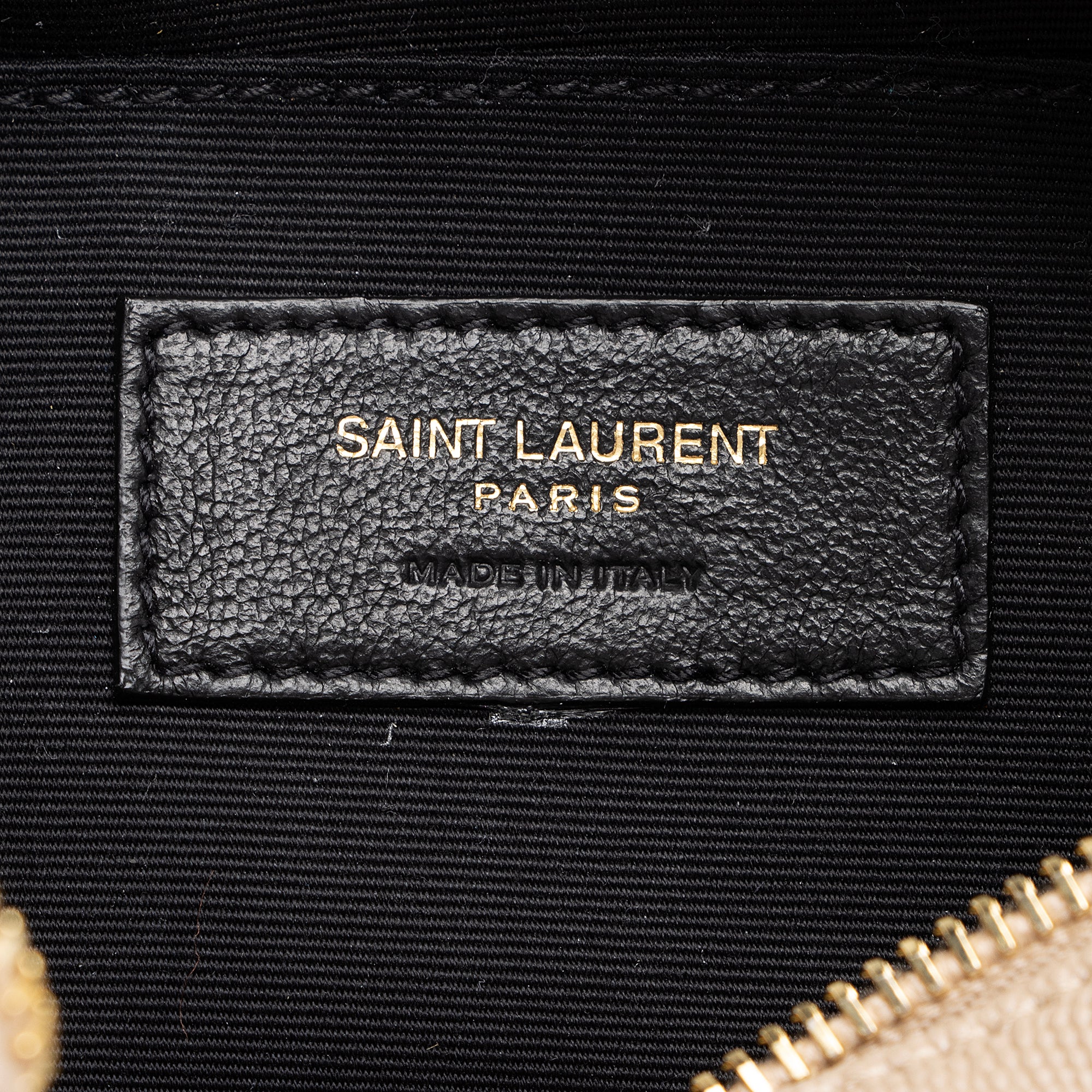 Saint Laurent Matelasse Grain de Poudre Monogram Vinyle Round Camera Bag (SHF-Z2Rbux)