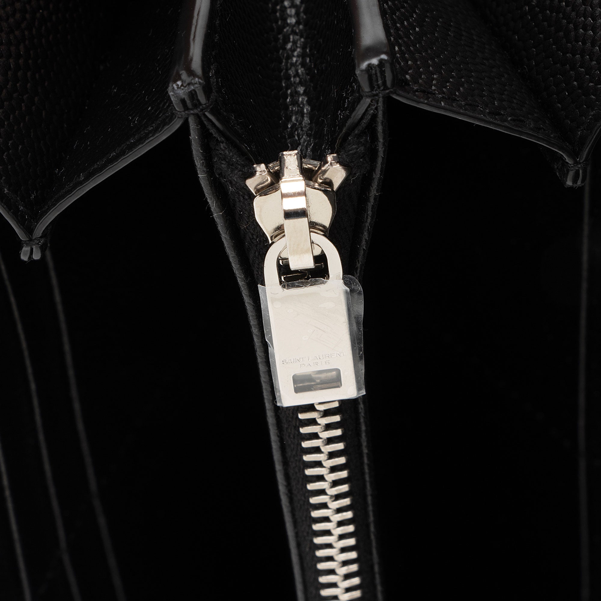Saint Laurent Matelasse Grain de Poudre Monogram Wallet (SHF-RqA2Ig)