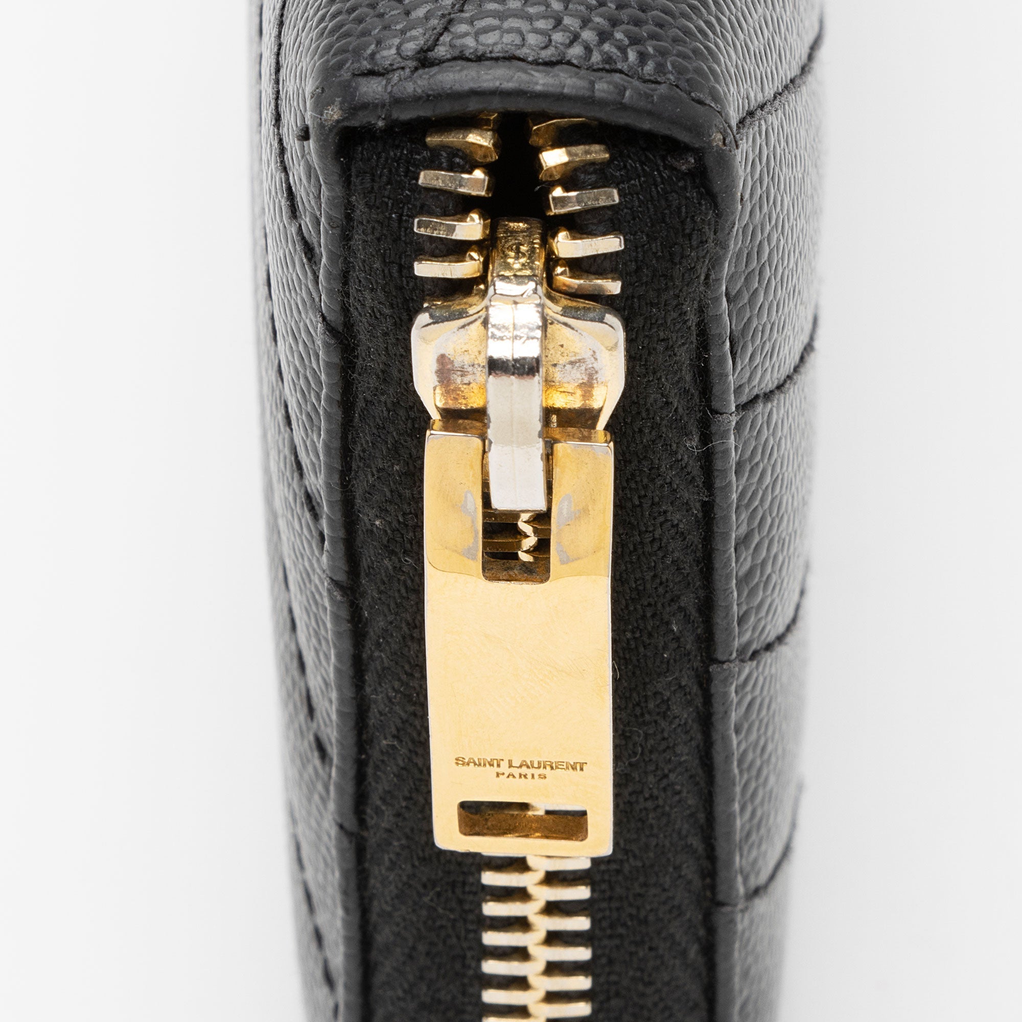 Saint Laurent Matelasse Grain de Poudre Monogram Zip Around Wallet (SHF-YBU9hg)