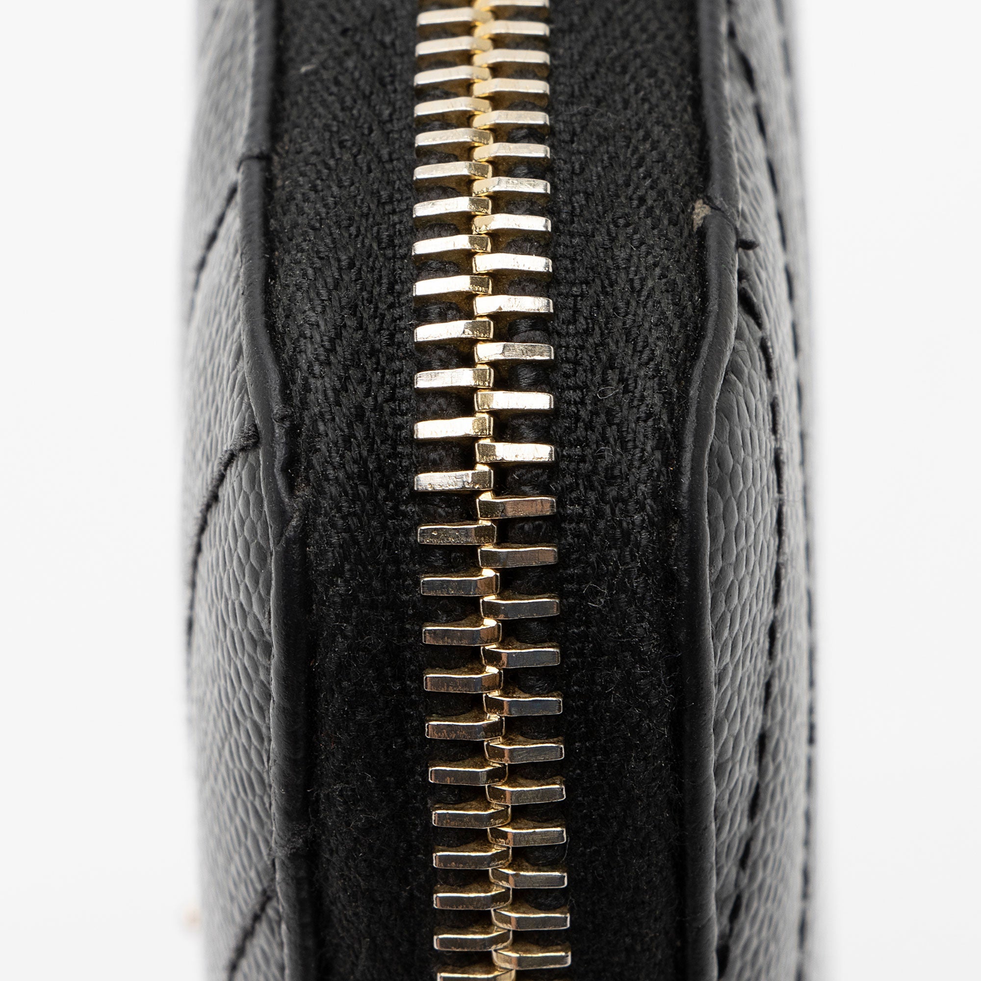Saint Laurent Matelasse Grain de Poudre Monogram Zip Around Wallet (SHF-YBU9hg)