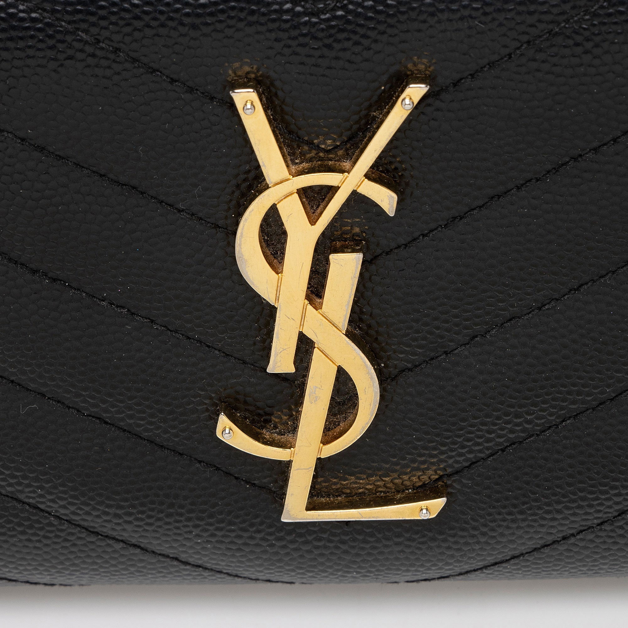 Saint Laurent Matelasse Grain de Poudre Monogram Zip Around Wallet (SHF-YBU9hg)