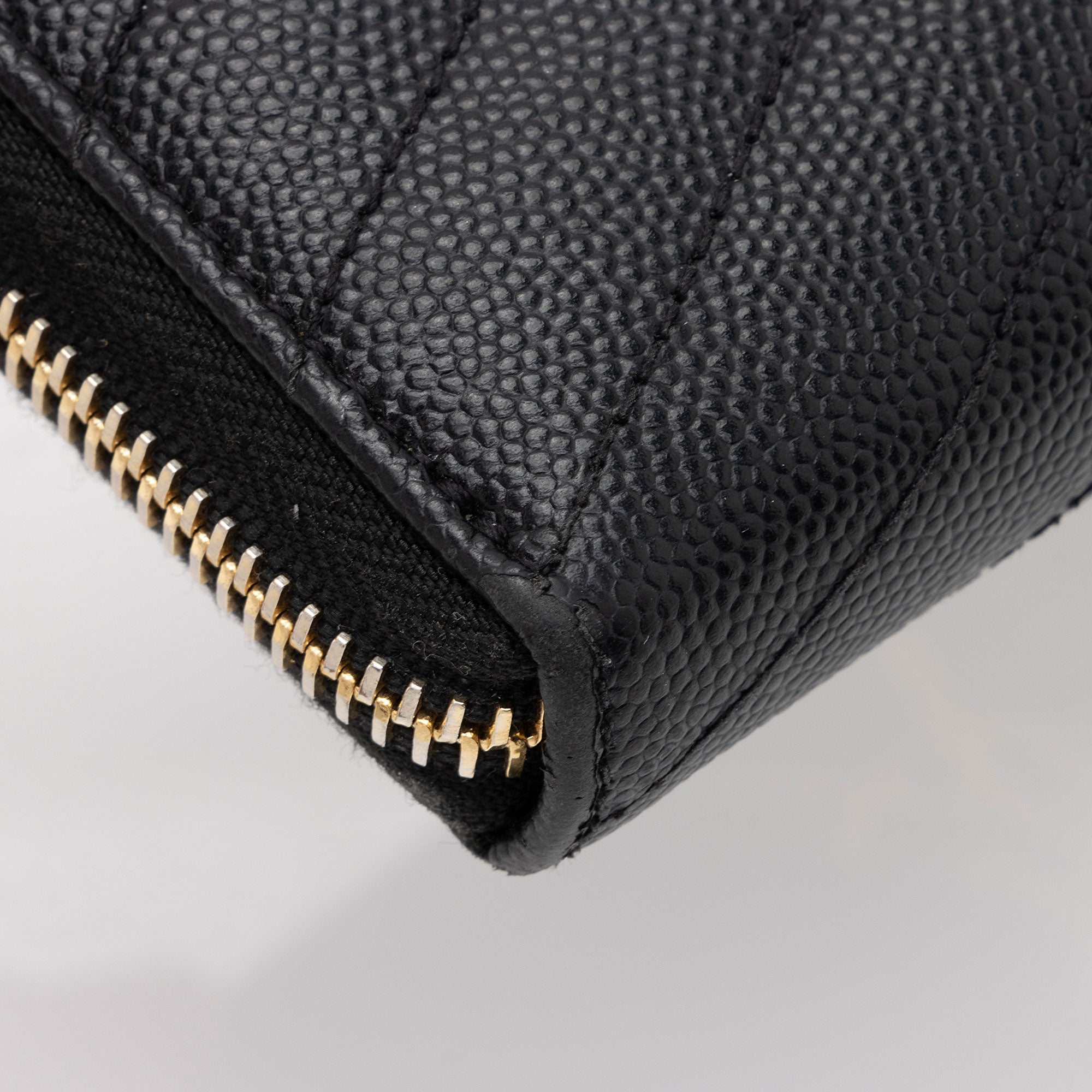 Saint Laurent Matelasse Grain de Poudre Monogram Zip Around Wallet (SHF-O3K7M8)