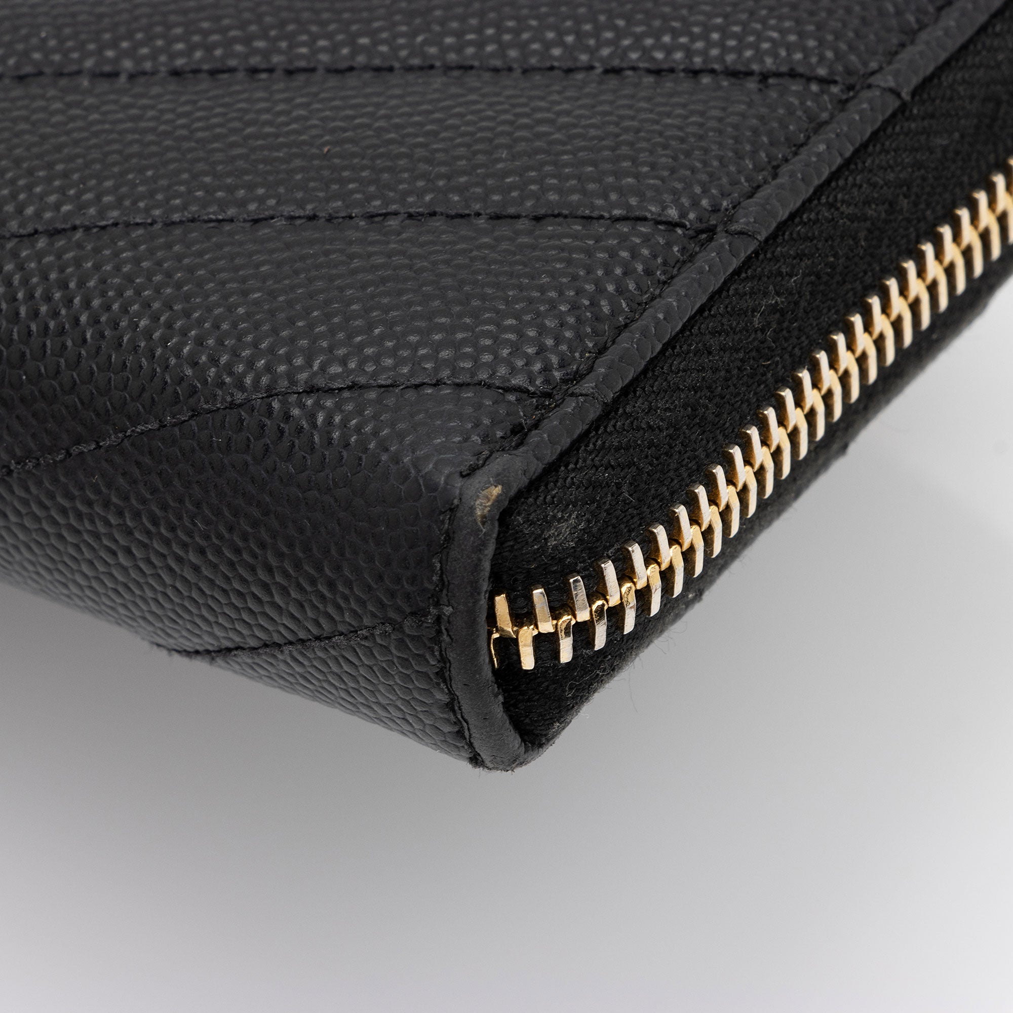 Saint Laurent Matelasse Grain de Poudre Monogram Zip Around Wallet (SHF-O3K7M8)