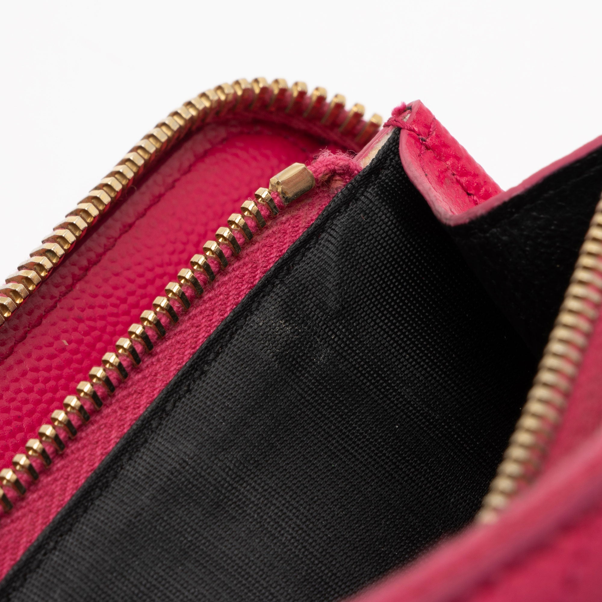 Saint Laurent Matelasse Grain de Poudre Monogram Zip Around Wallet (SHF-hYPXEX)