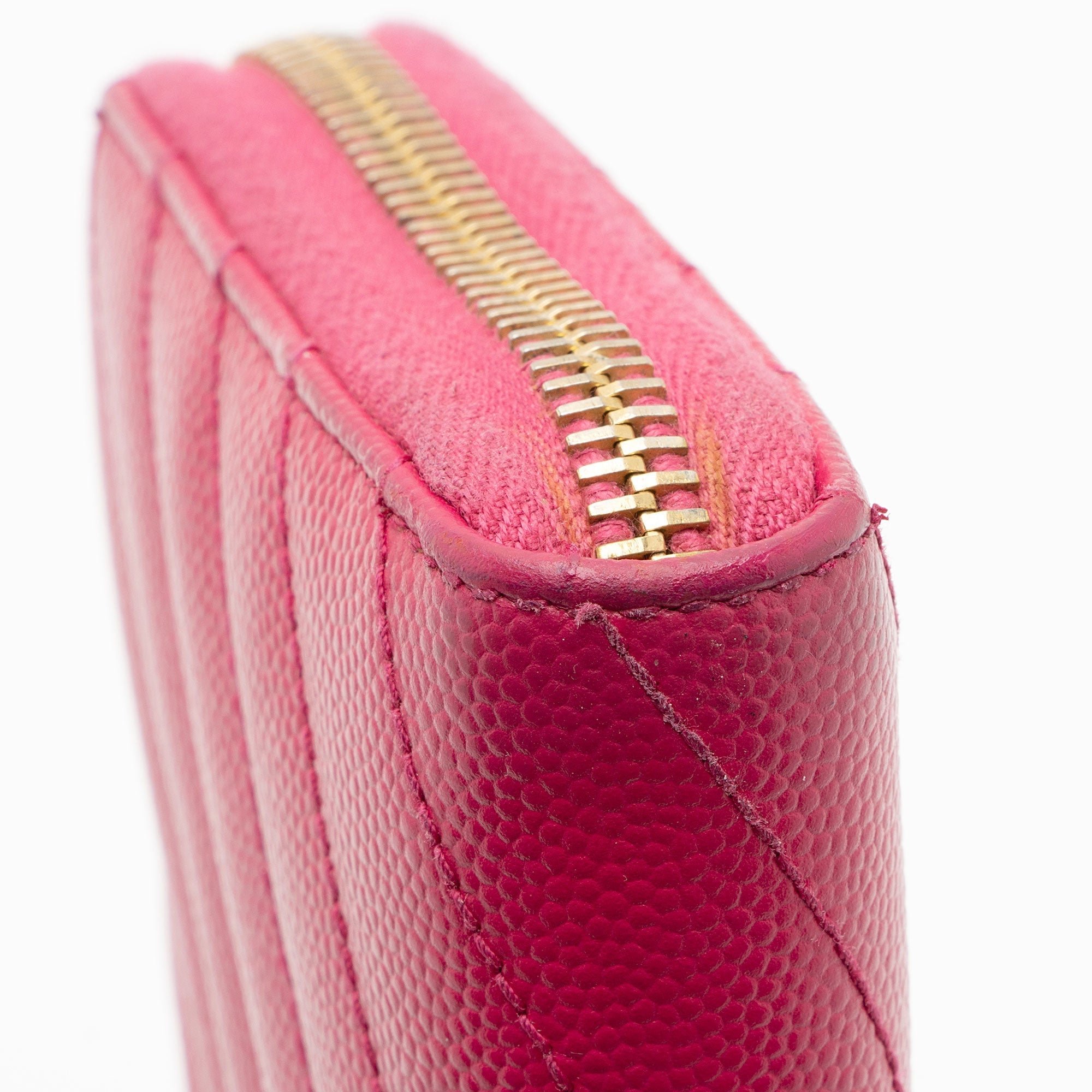 Saint Laurent Matelasse Grain de Poudre Monogram Zip Around Wallet (SHF-hYPXEX)