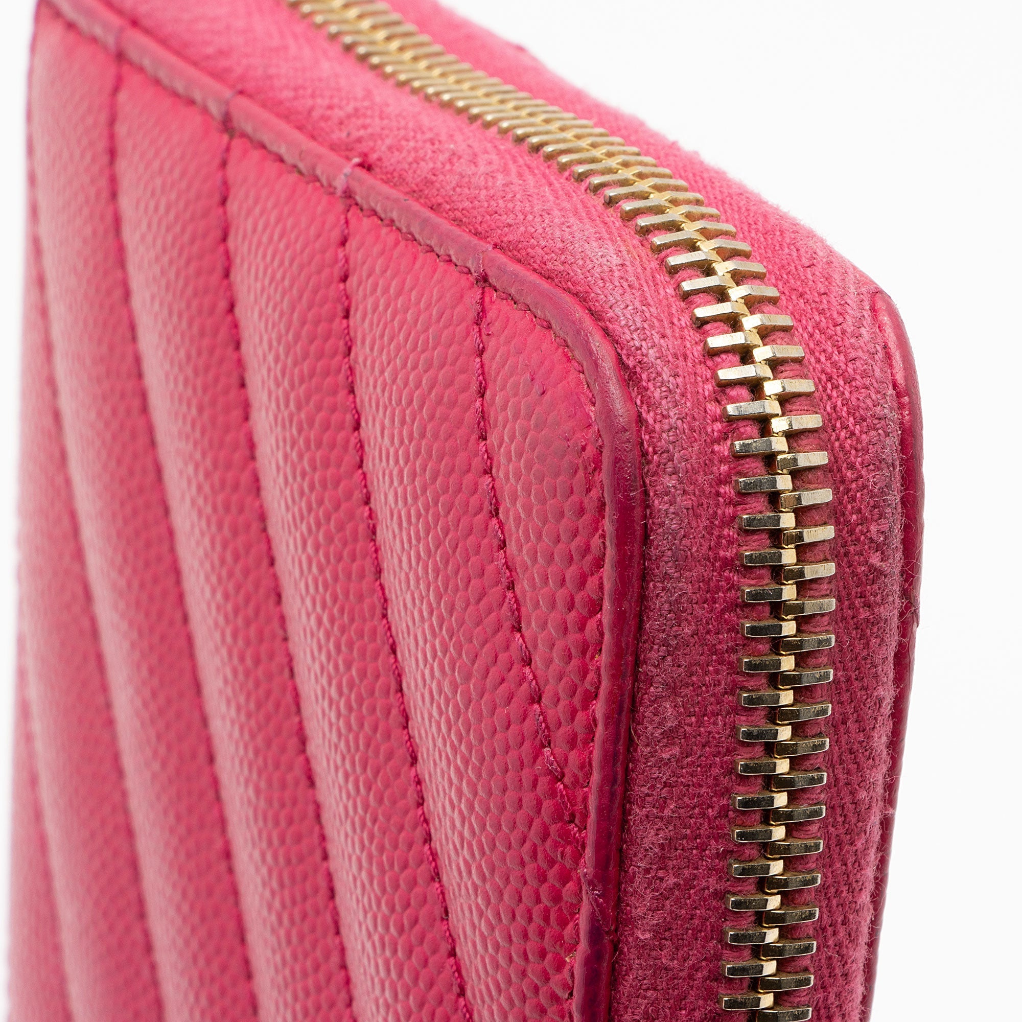 Saint Laurent Matelasse Grain de Poudre Monogram Zip Around Wallet (SHF-hYPXEX)