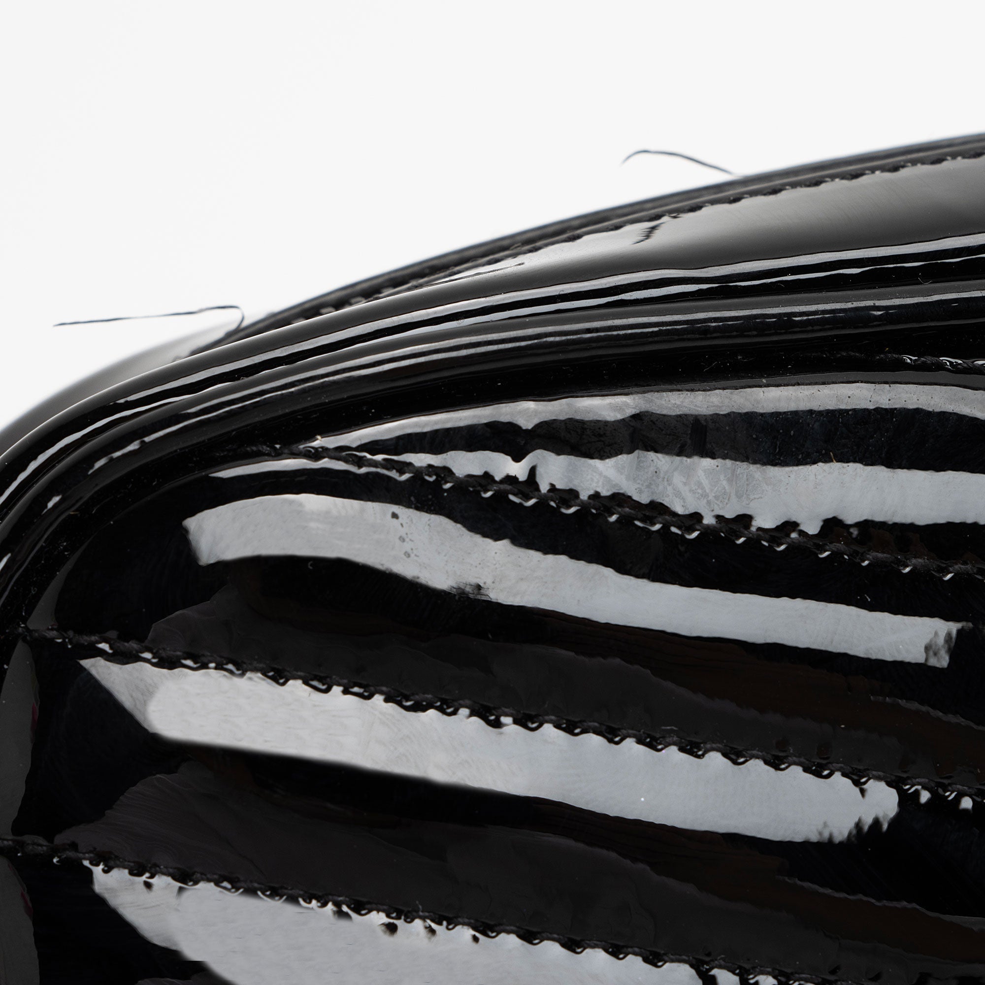 Saint Laurent Matelasse Patent Leather Monogram Lou Mini Camera Bag (SHF-xwMZnb)