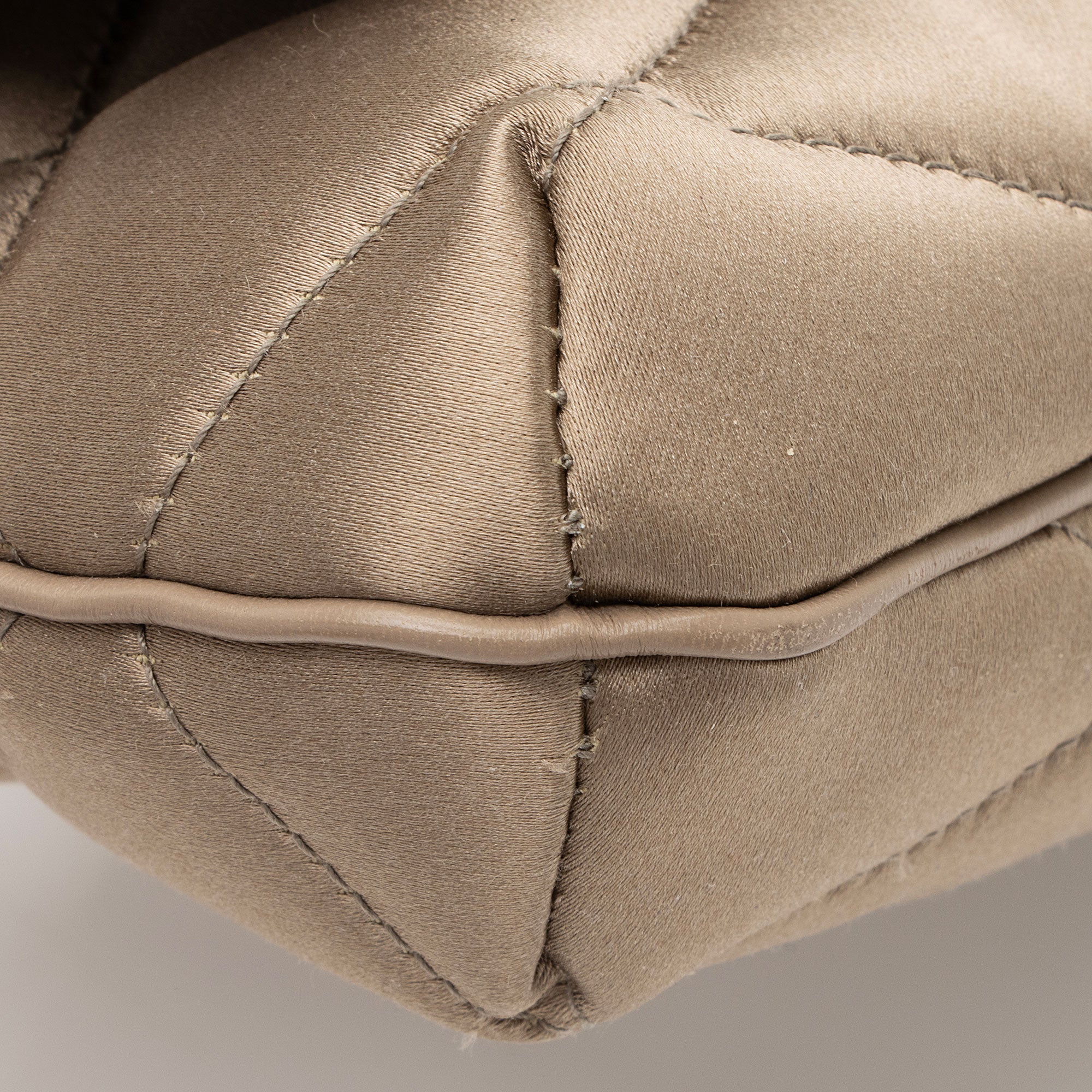 Saint Laurent Metallic Quilted Satin Monogram Le 57 Hobo (SHF-87vuVp)