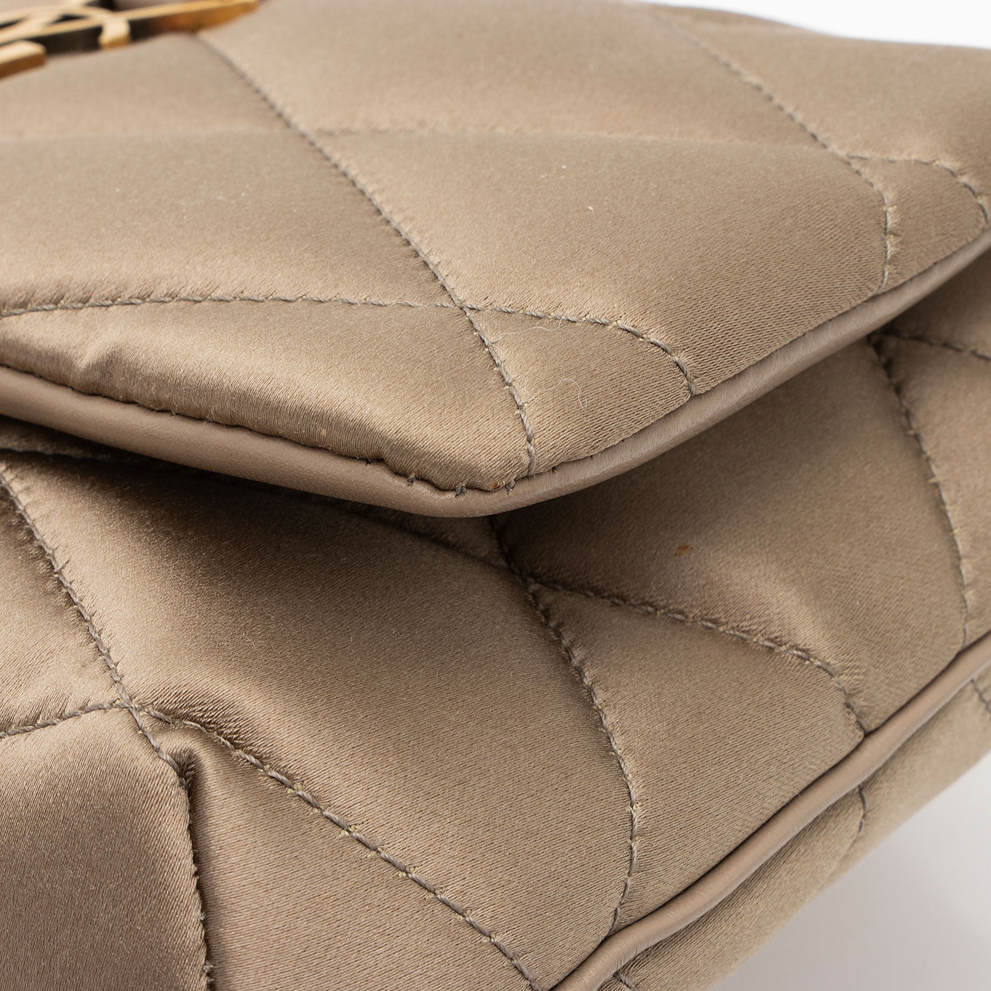 Saint Laurent Metallic Quilted Satin Monogram Le 57 Hobo (SHF-87vuVp)