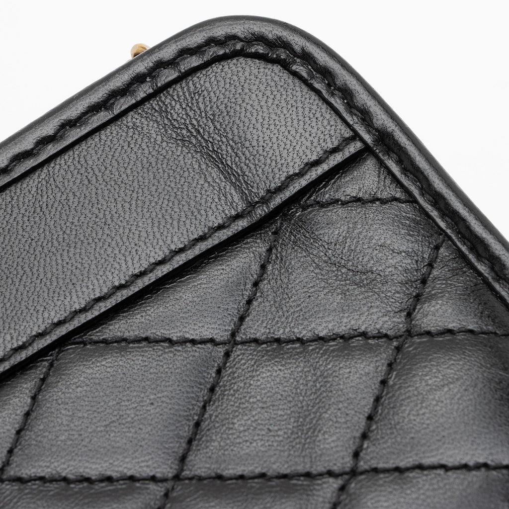Saint Laurent Quilted Lambskin Monogram Victoire Baby Chain Clutch (SHF-M6OIgU)