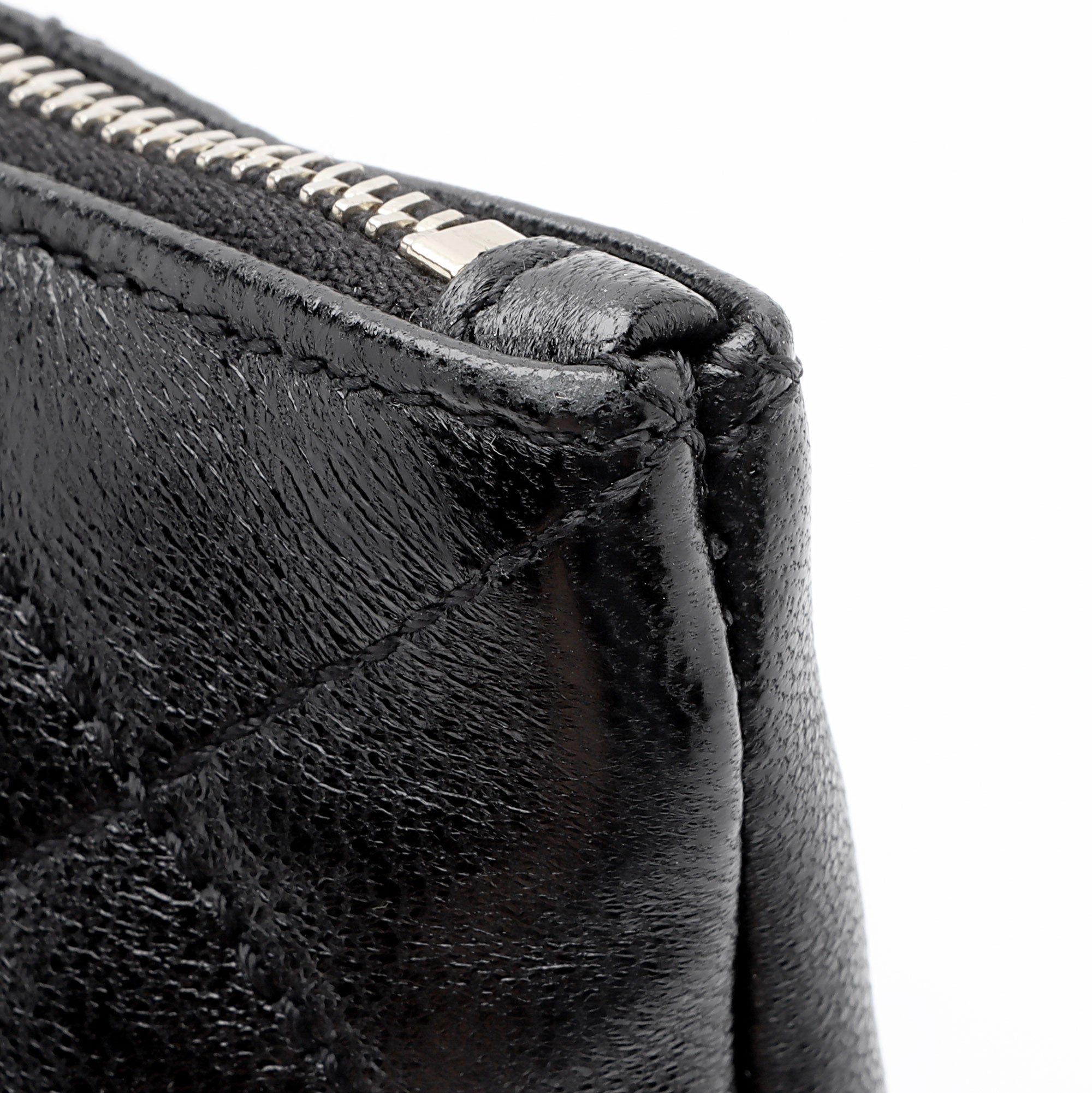Saint Laurent Quilted Lambskin Pouch (SHF-ixv7Bg)