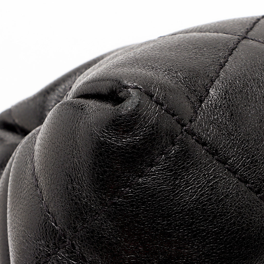 Saint Laurent Quilted Lambskin Pouch (SHF-ixv7Bg)