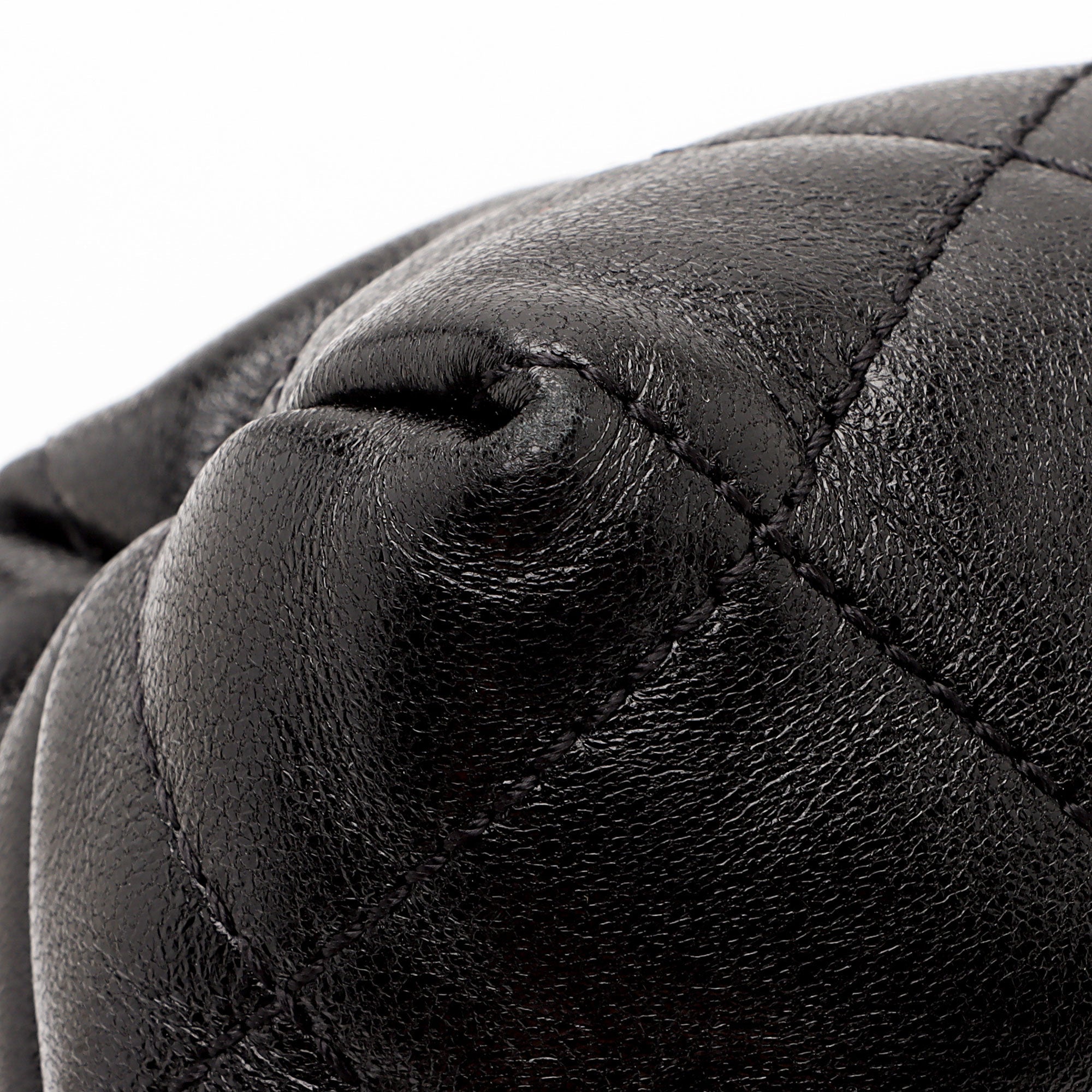 Saint Laurent Quilted Lambskin Pouch (SHF-ixv7Bg)