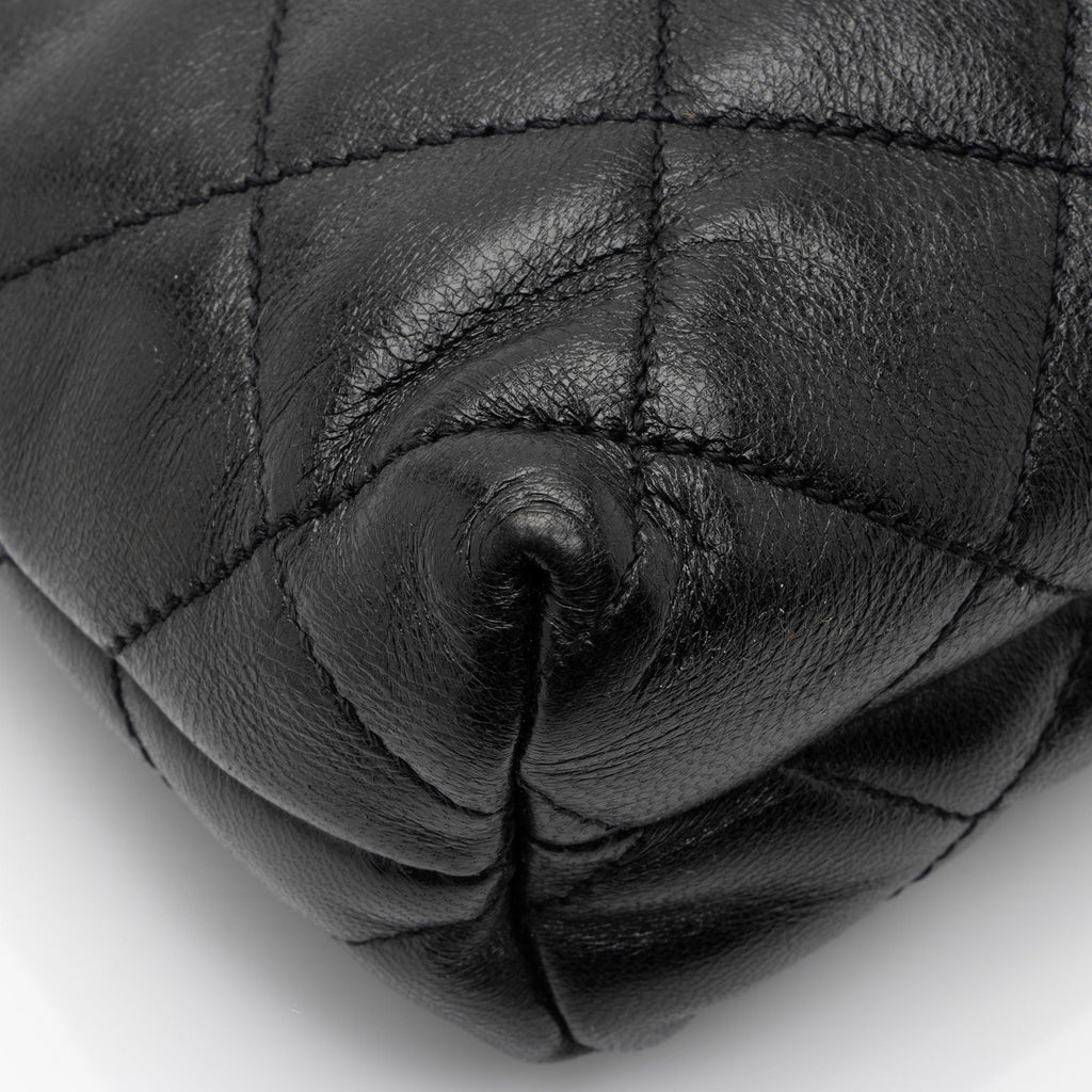 Saint Laurent Quilted Lambskin Pouch (SHF-j2MZSD)