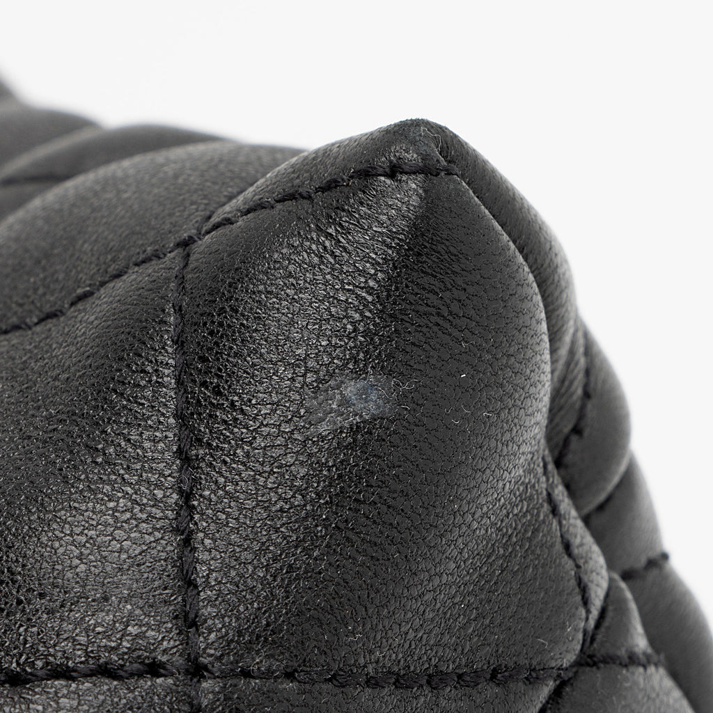 Saint Laurent Quilted Lambskin Pouch (SHF-wmqUwV)