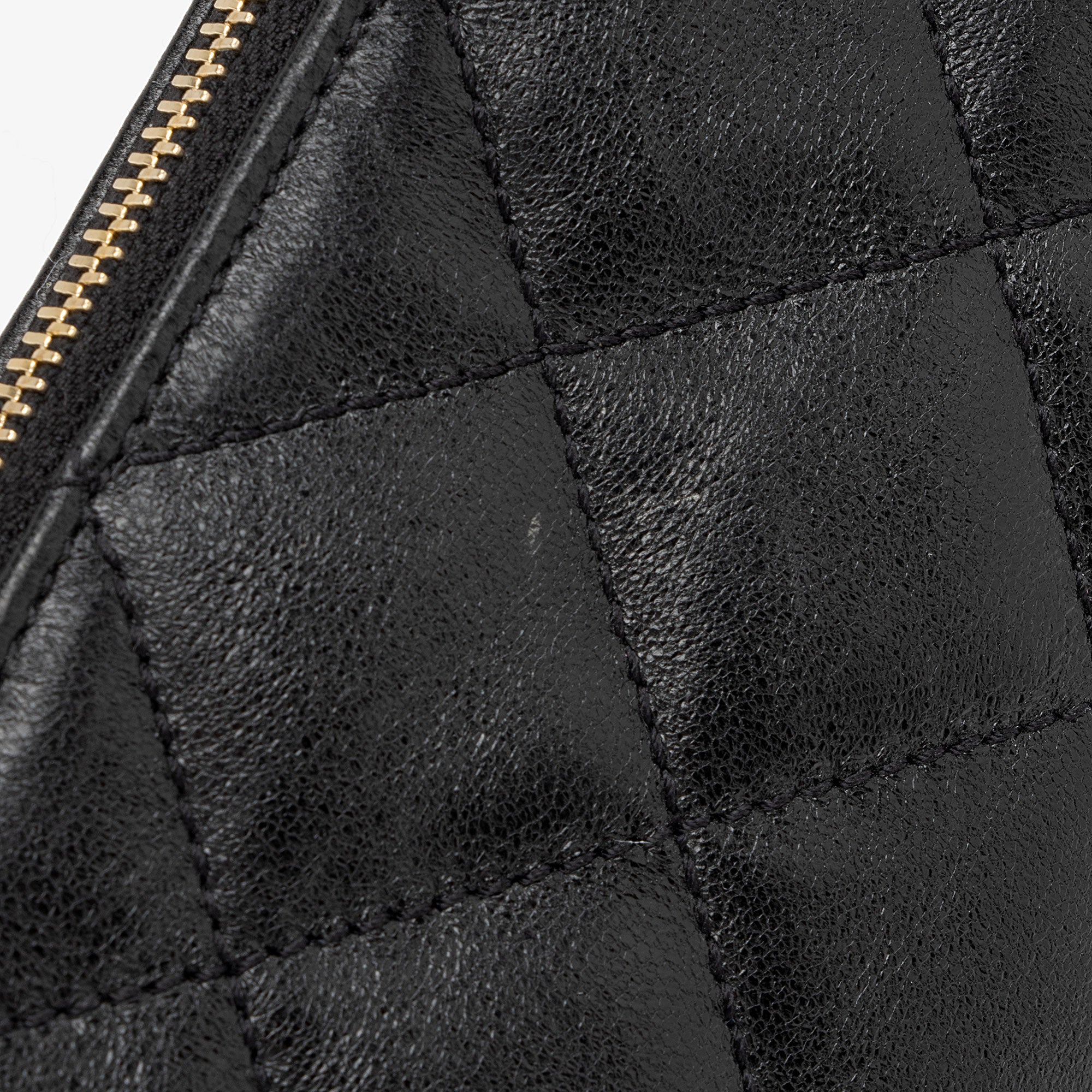 Saint Laurent Quilted Lambskin Pouch (SHF-wmqUwV)