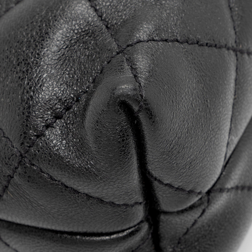 Saint Laurent Quilted Lambskin Pouch (SHF-wmqUwV)
