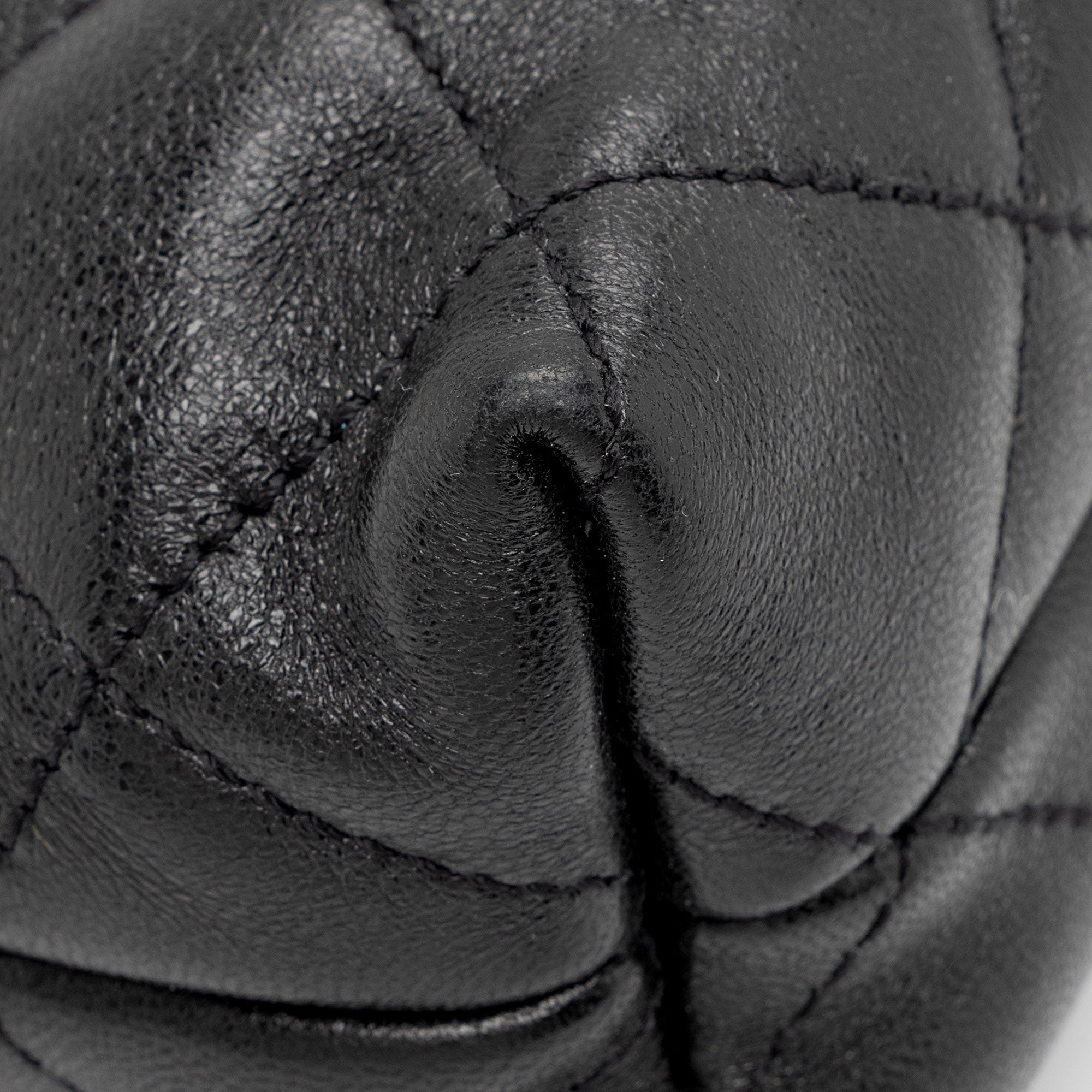 Saint Laurent Quilted Lambskin Pouch (SHF-wmqUwV)