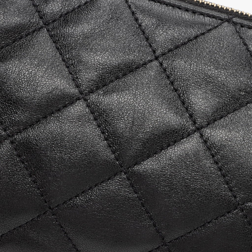 Saint Laurent Quilted Lambskin Pouch (SHF-wmqUwV)