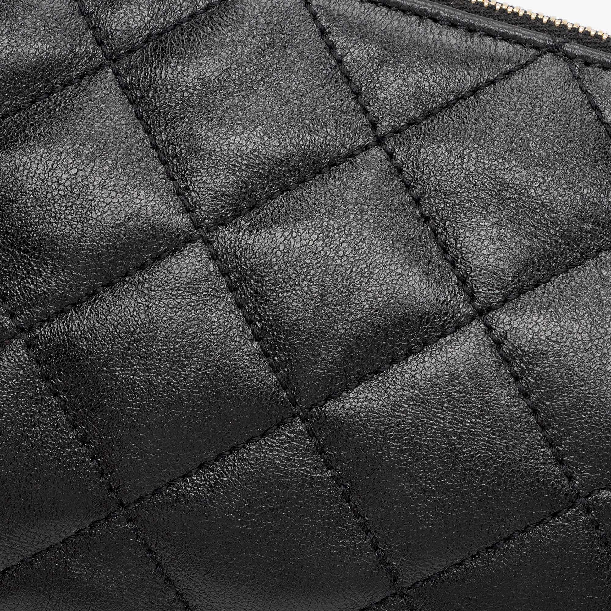 Saint Laurent Quilted Lambskin Pouch (SHF-wmqUwV)
