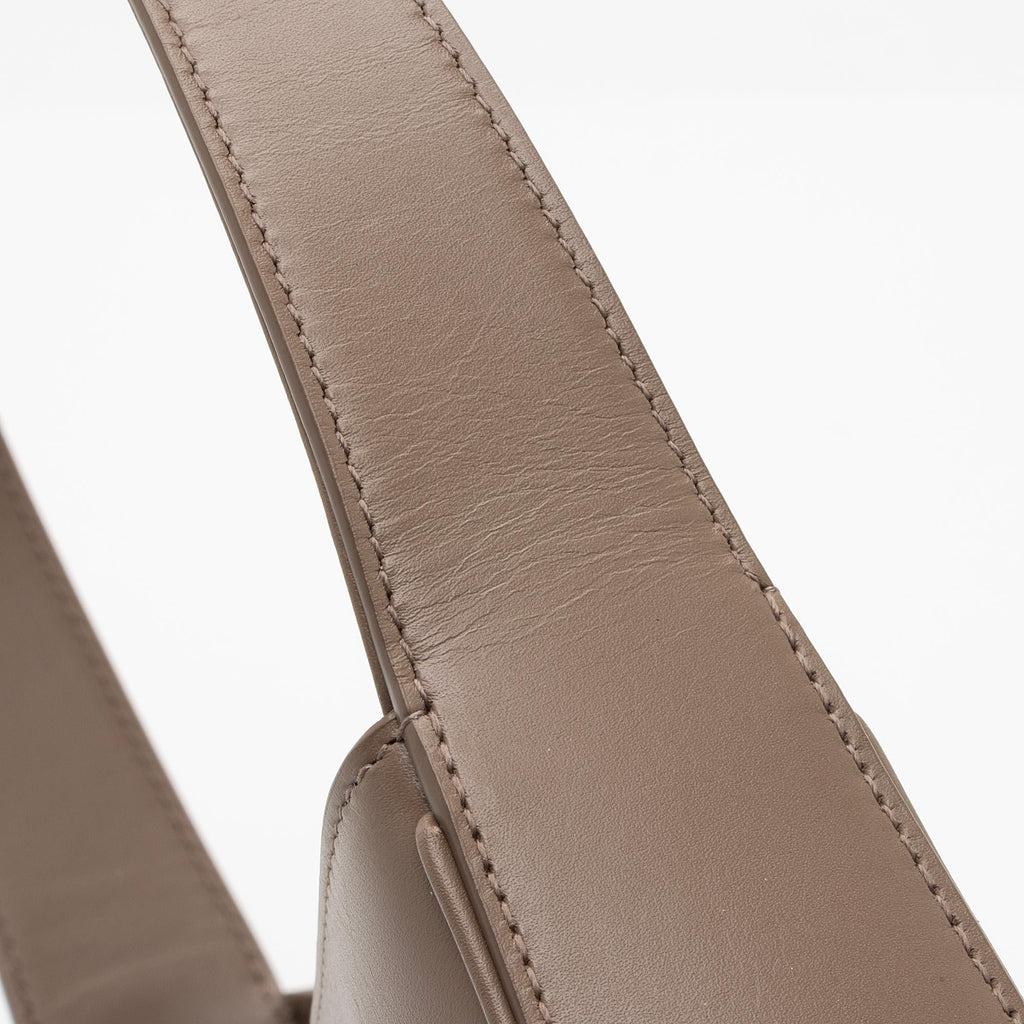 Saint Laurent Smooth Calfskin Monogram Le 5 A 7 Hobo (SHF-GmWODr)