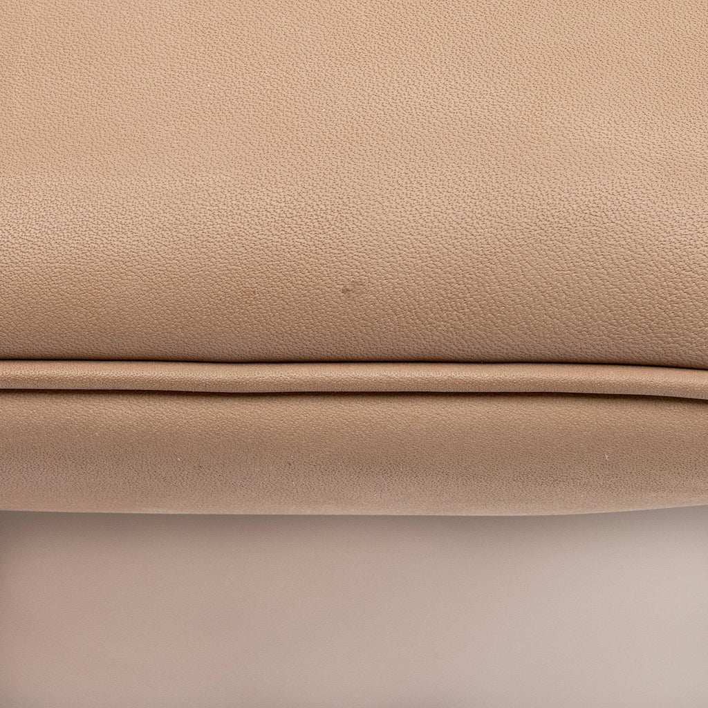 Saint Laurent Smooth Calfskin Paris VII Flat Medium Hobo (SHF-cypHQU)