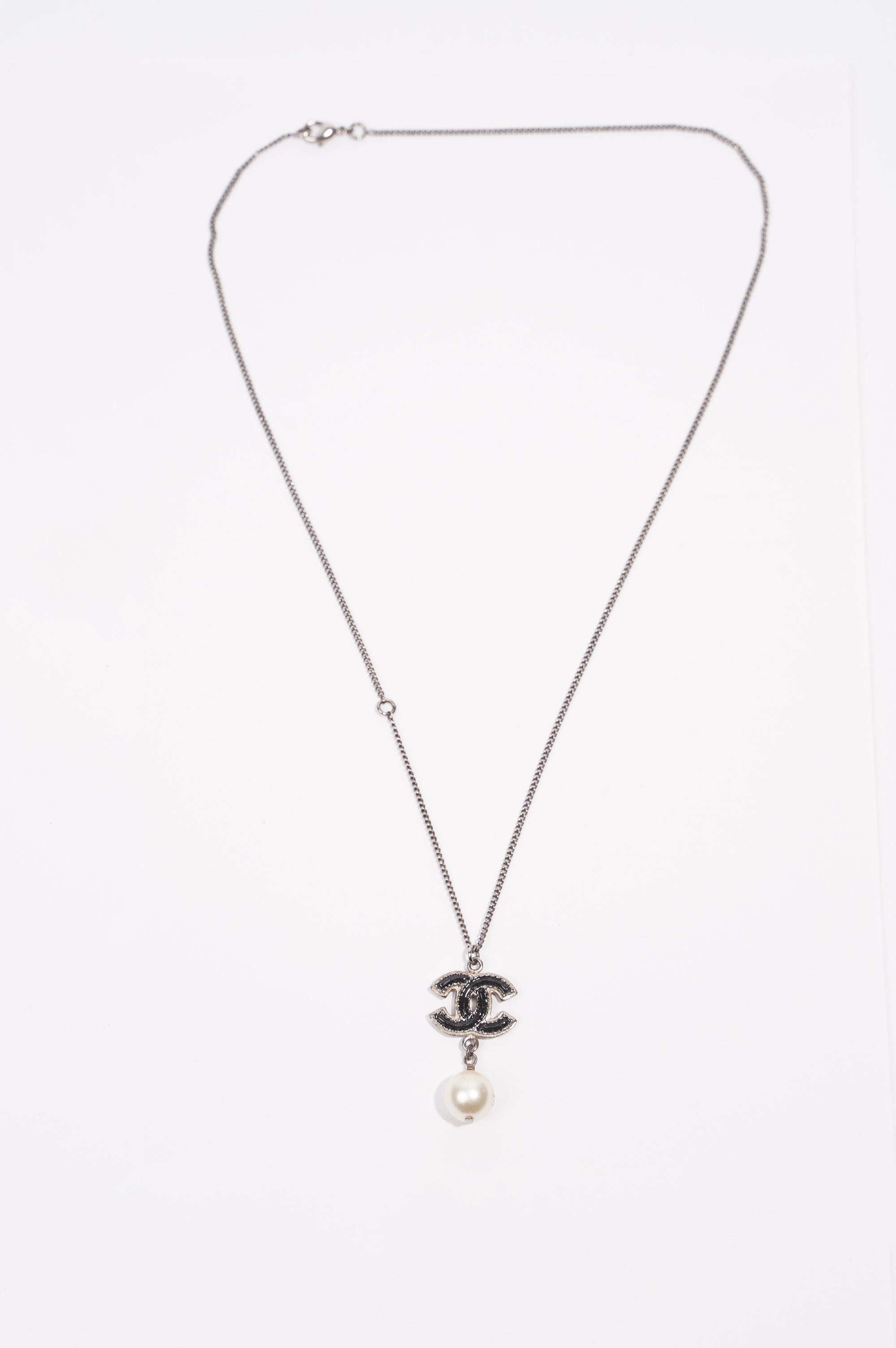 Chanel Pearl Logo Necklace Silver / Black Base Metal