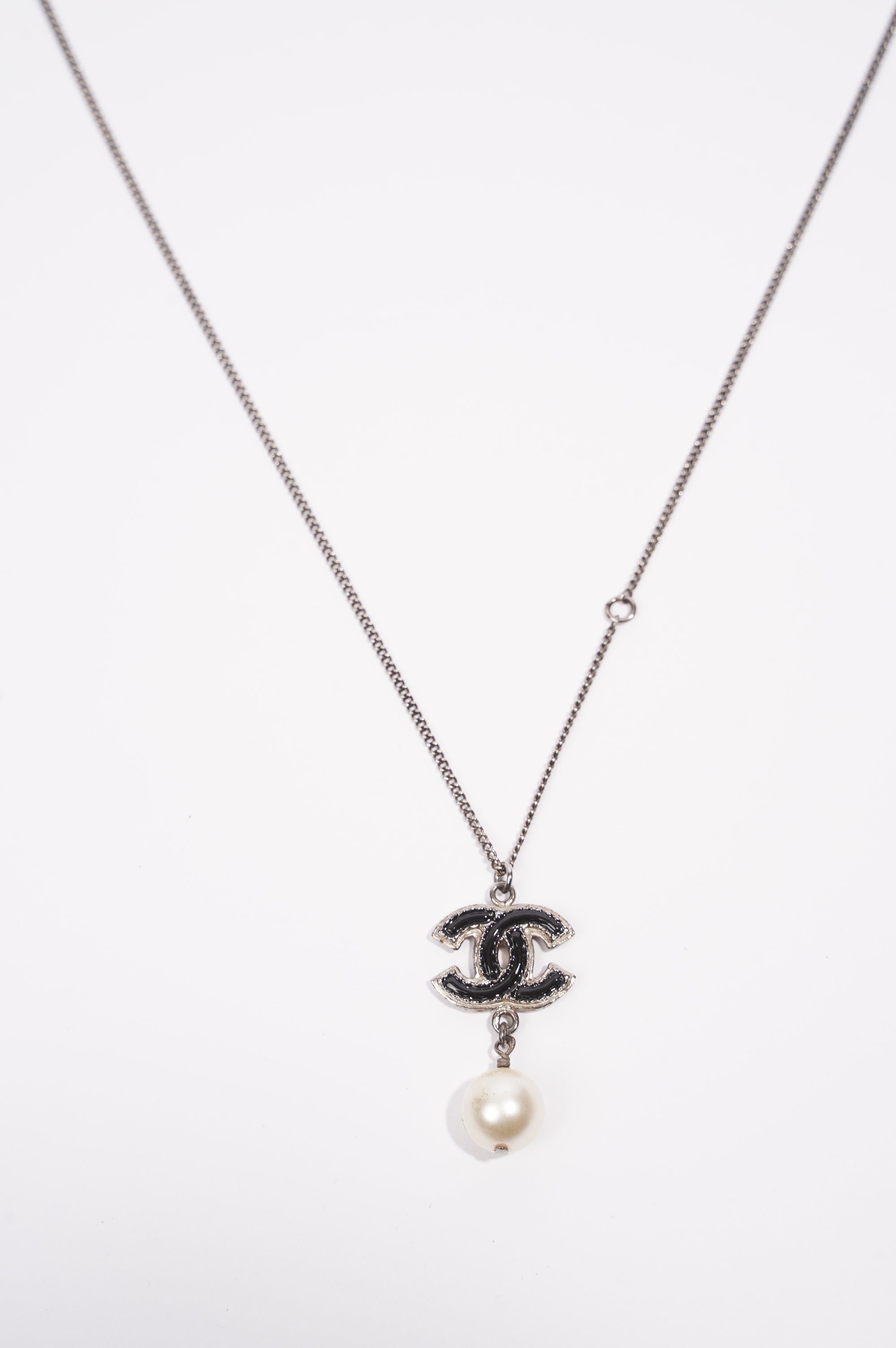 Chanel Pearl Logo Necklace Silver / Black Base Metal