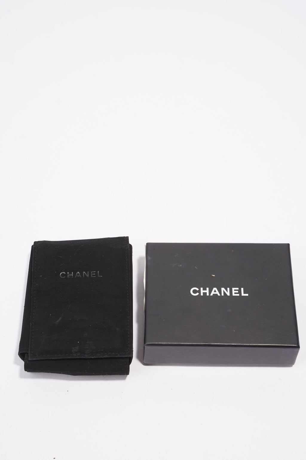 Chanel Pearl Logo Necklace Silver / Black Base Metal