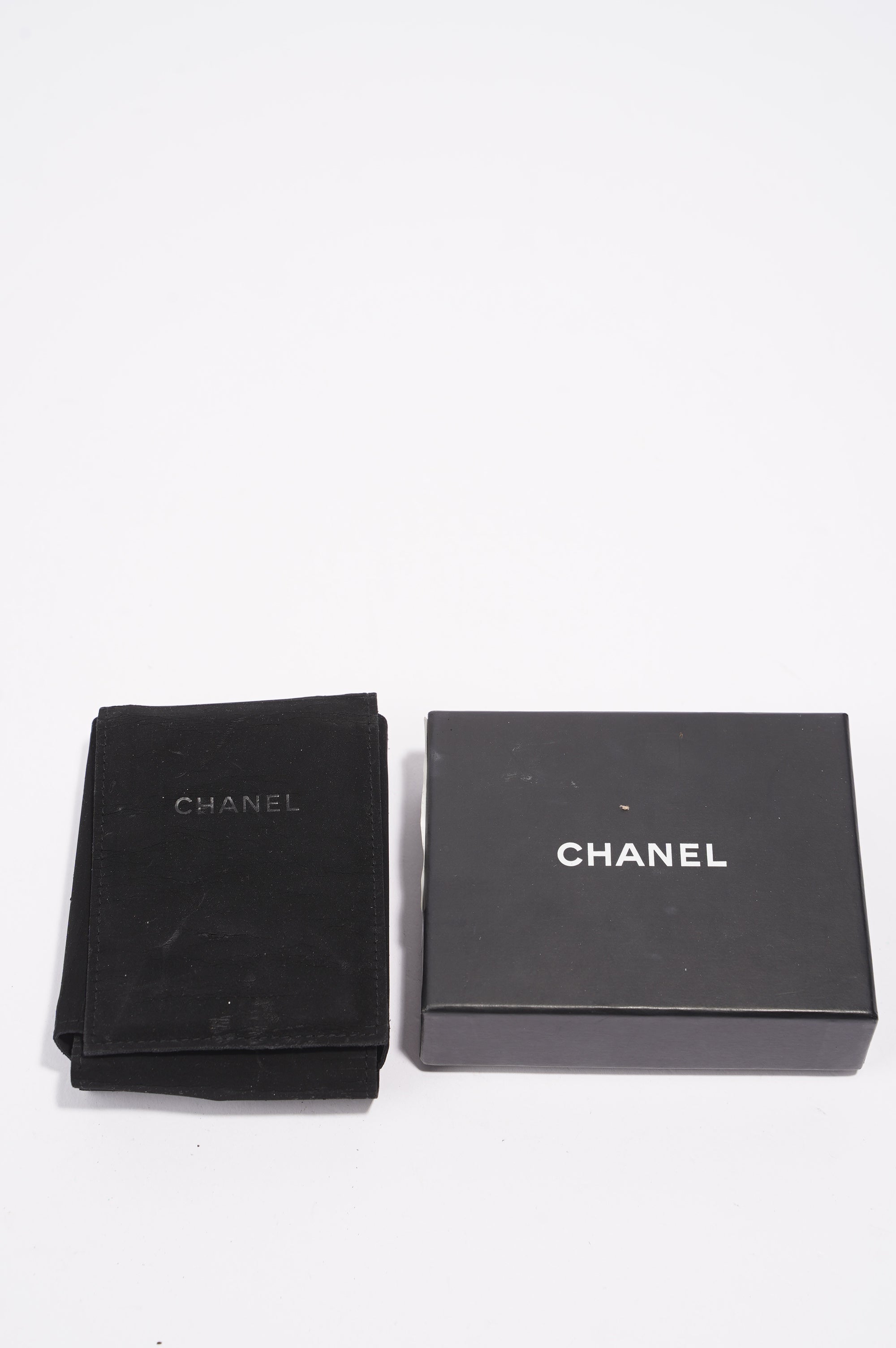 Chanel Pearl Logo Necklace Silver / Black Base Metal