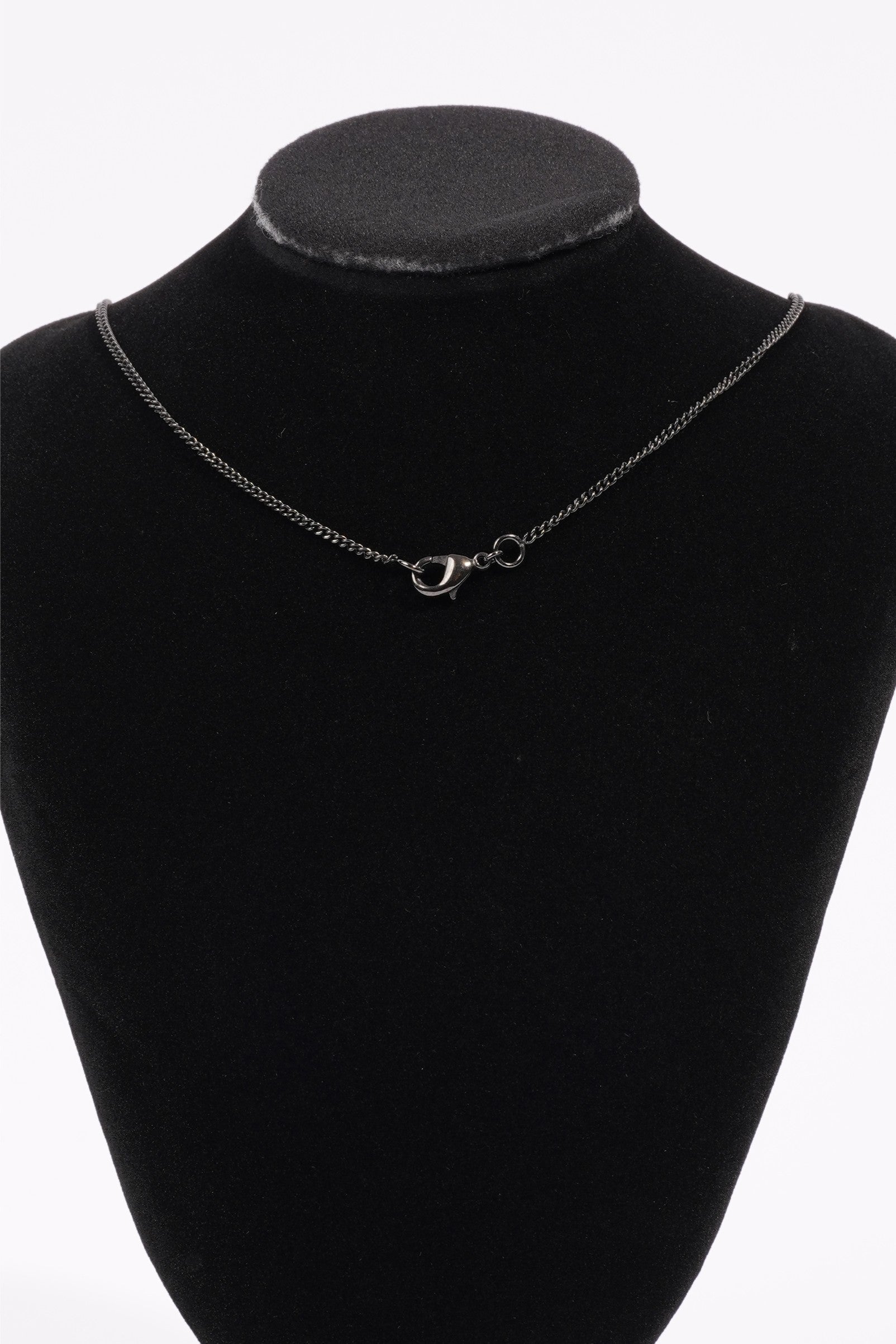 Chanel Double Pearl Logo Necklace Black / Pearl Base Metal