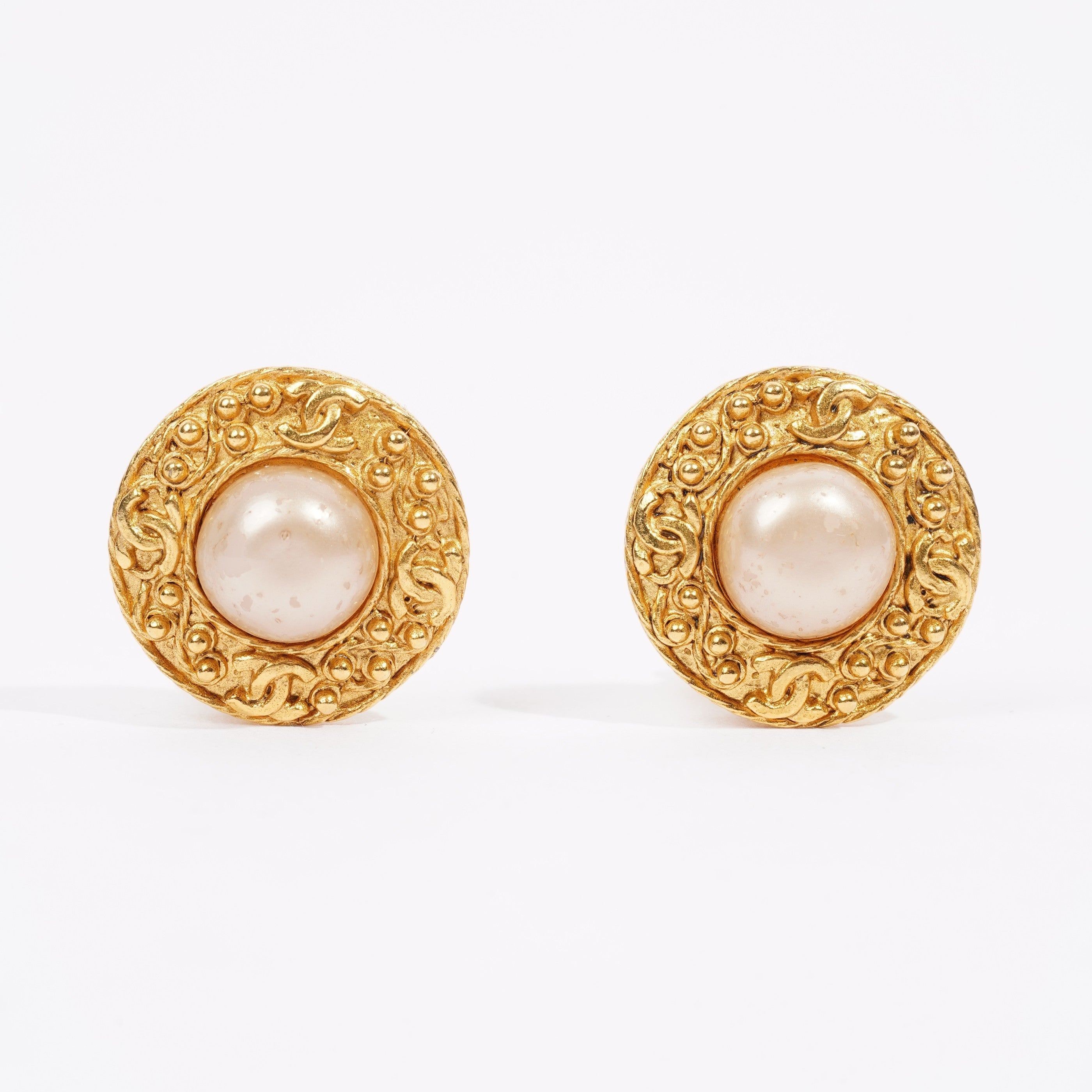 Chanel Gripoix Logo Earings Gold / Gripoix Base Metal