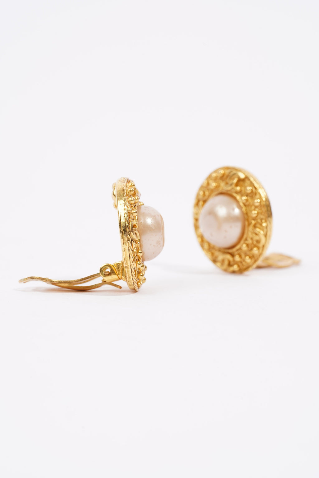 Chanel Gripoix Logo Earings Gold / Gripoix Base Metal